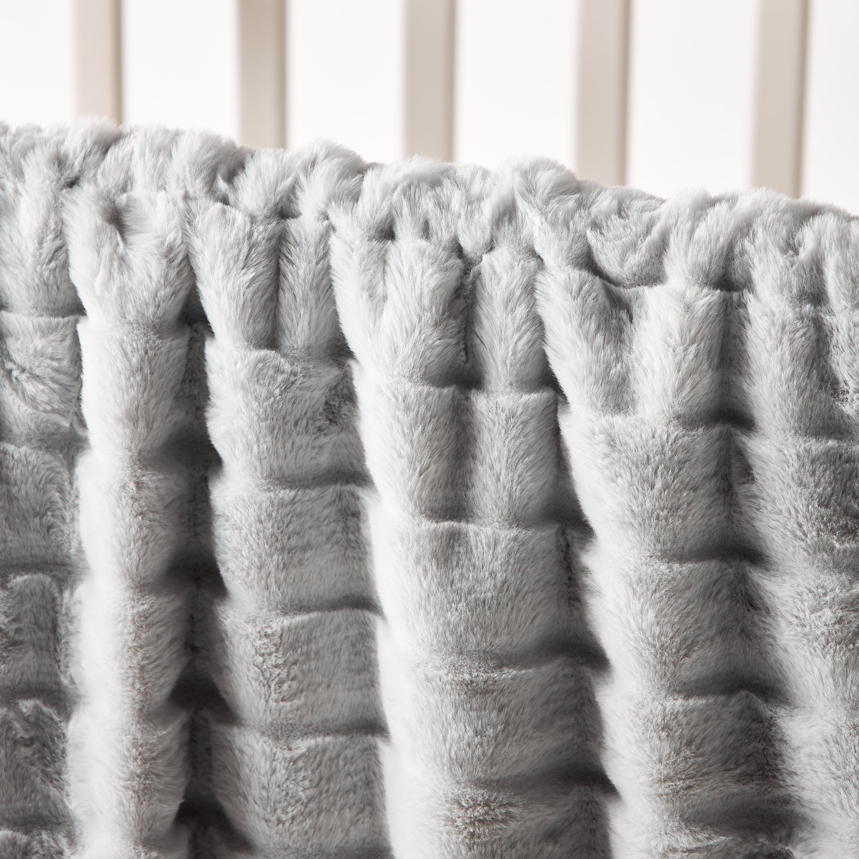 Juniors Ribbed Faux Fur Blanket - 100x127 cms