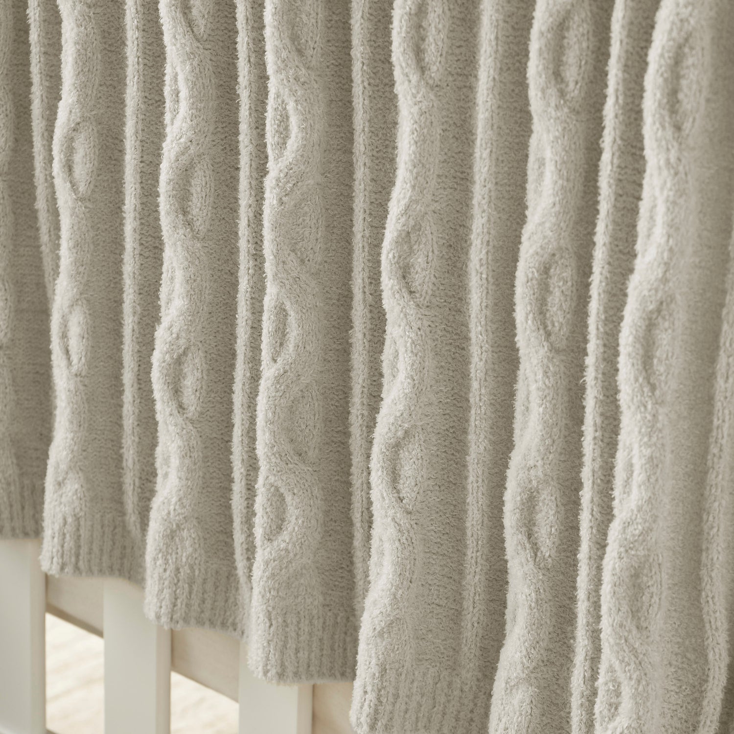 Giggles Cable Knitted Throw - 80x100 cm