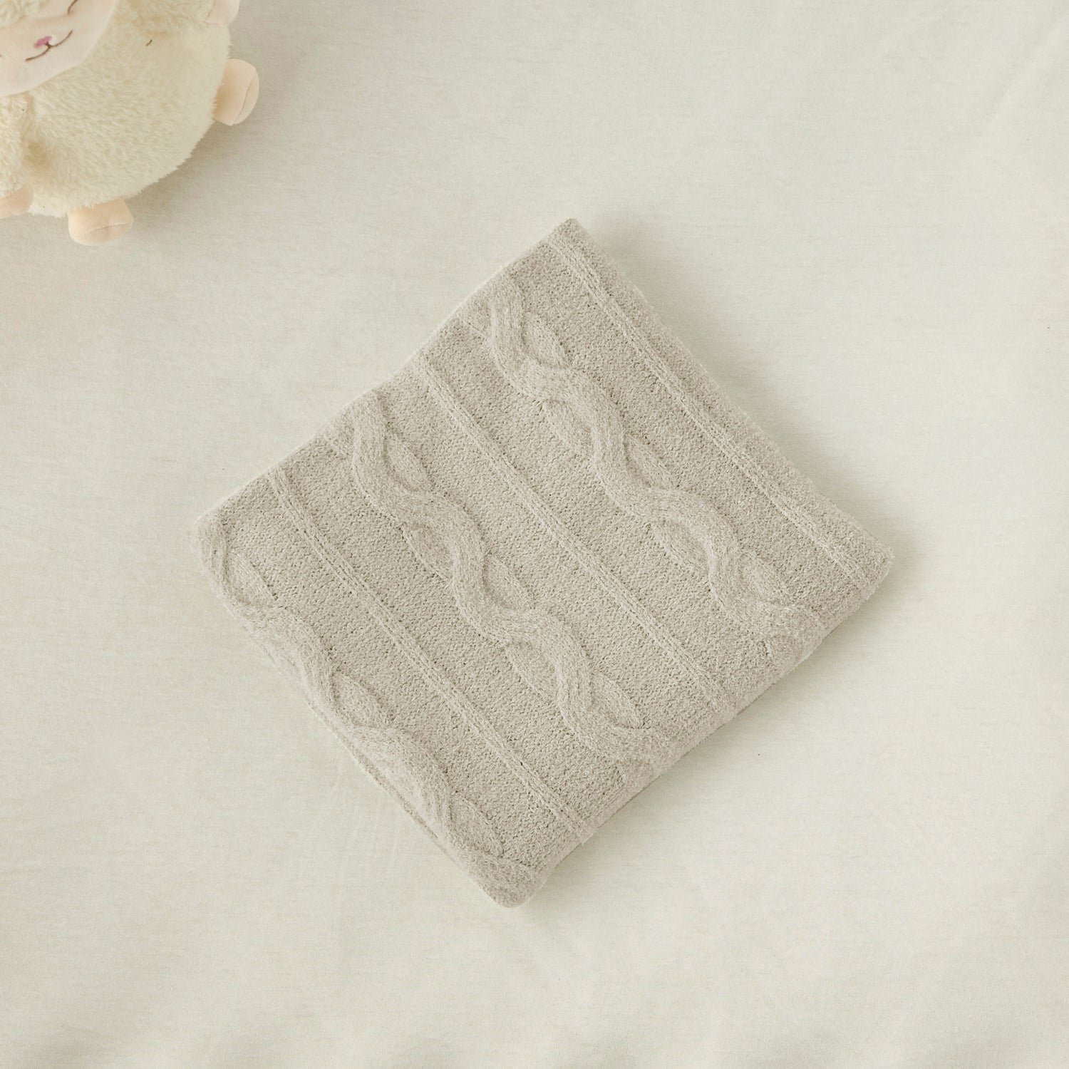Giggles Cable Knitted Throw - 80x100 cm