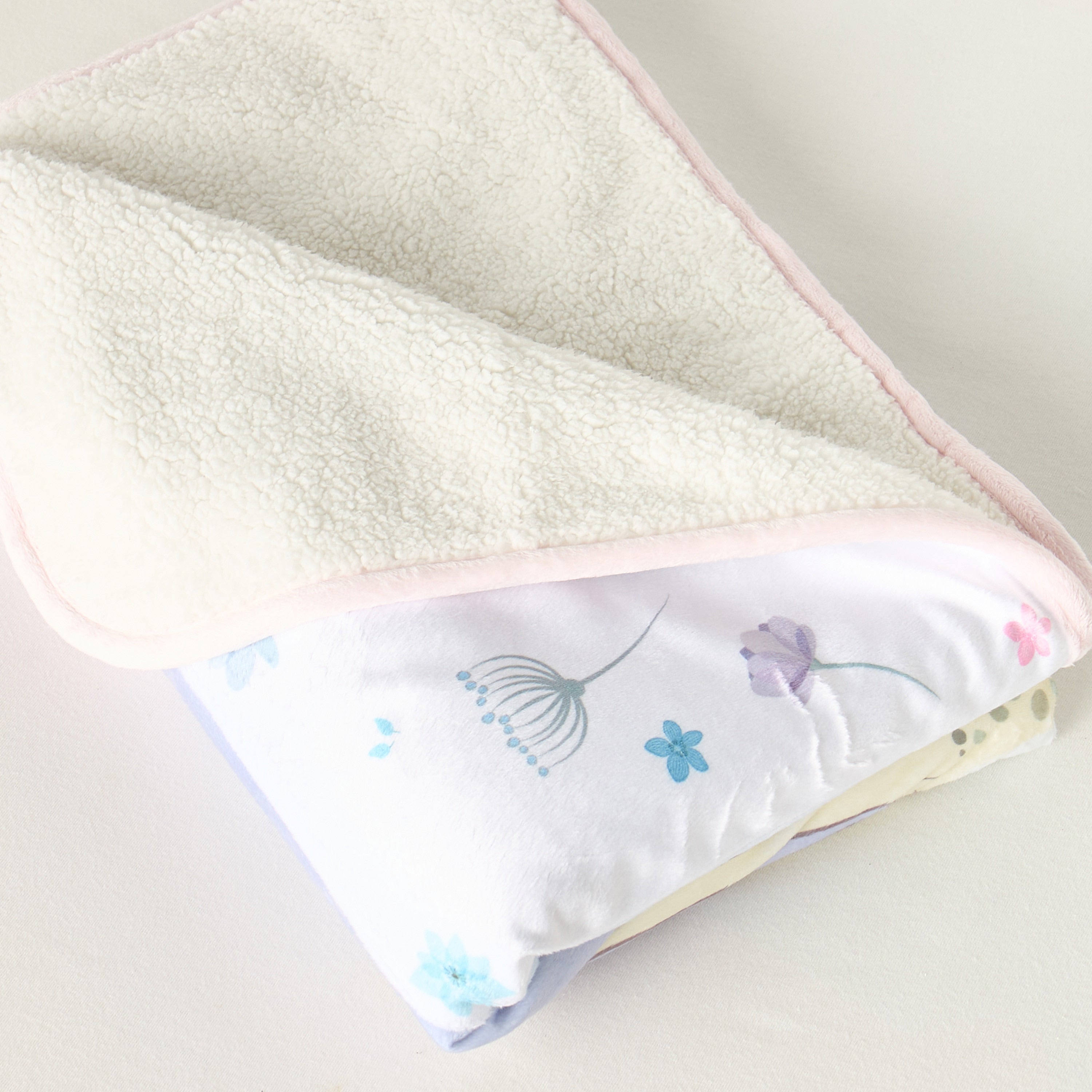 Juniors Patchwork Print Raschel Blanket - 76x102 cm