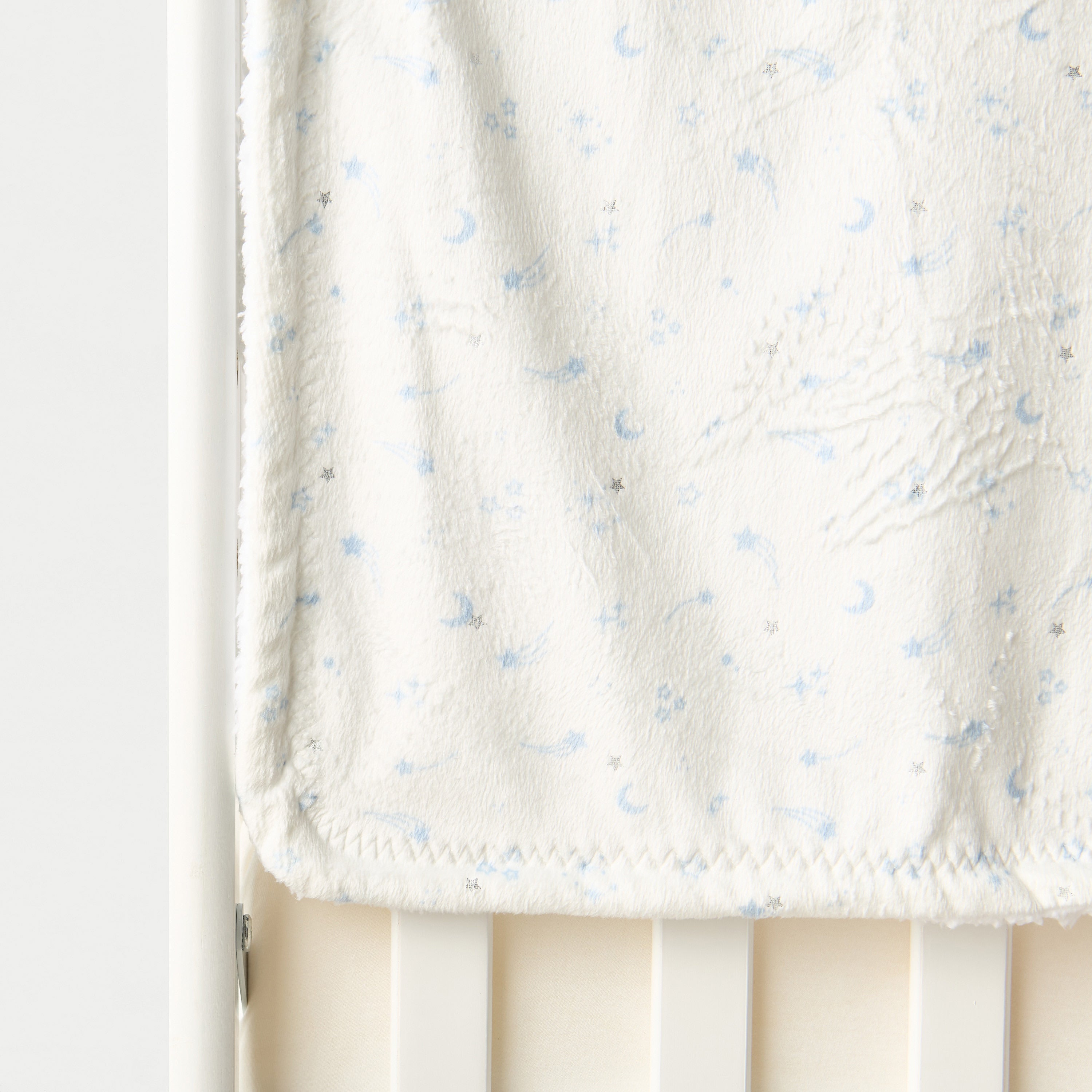 Juniors All-Over Print Velboa Raschel Blanket - 76x102 cm