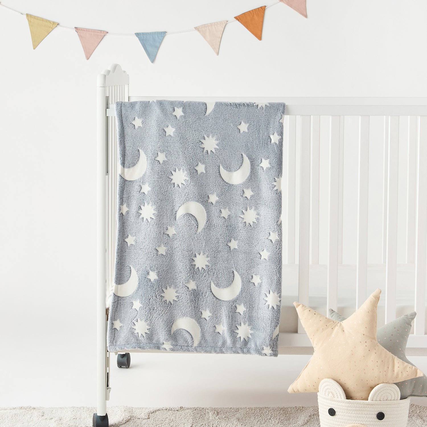 Juniors Star and Moon Textured Glow-in-the-Dark Raschel Blanket - 100x150 cm - HomeBabyNurseryBlankets &amp; SwaddlesBlankets &amp; Quilts