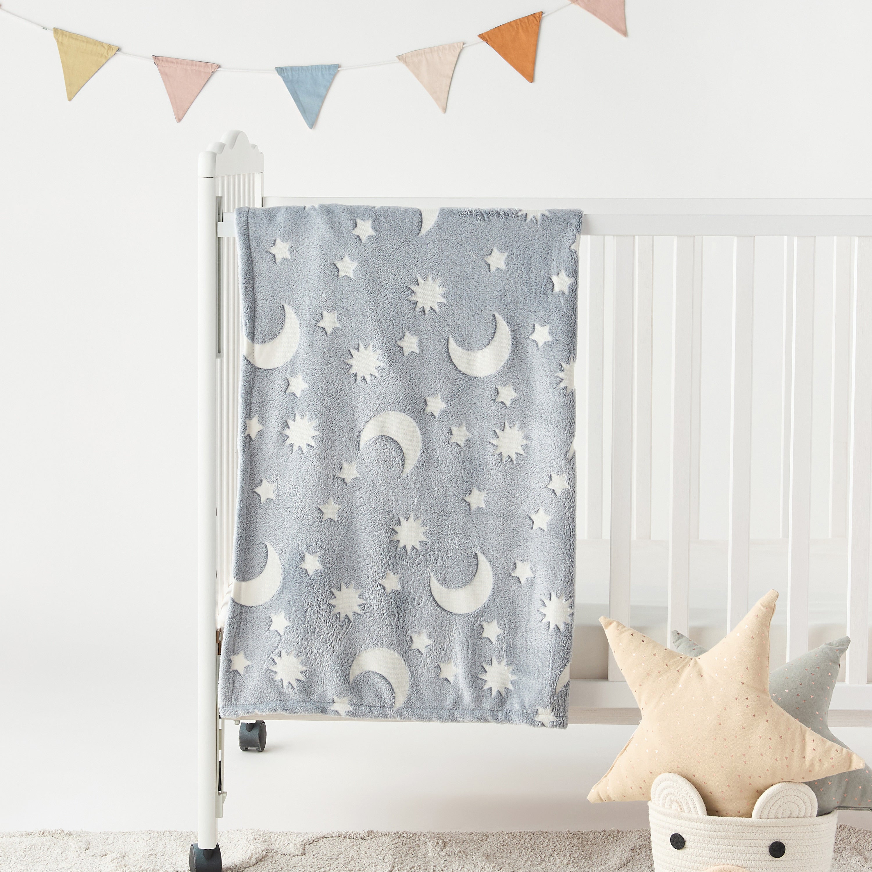 Juniors Star and Moon Textured Glow-in-the-Dark Raschel Blanket - 100x150 cm - HomeBabyNurseryBlankets &amp; SwaddlesBlankets &amp; Quilts