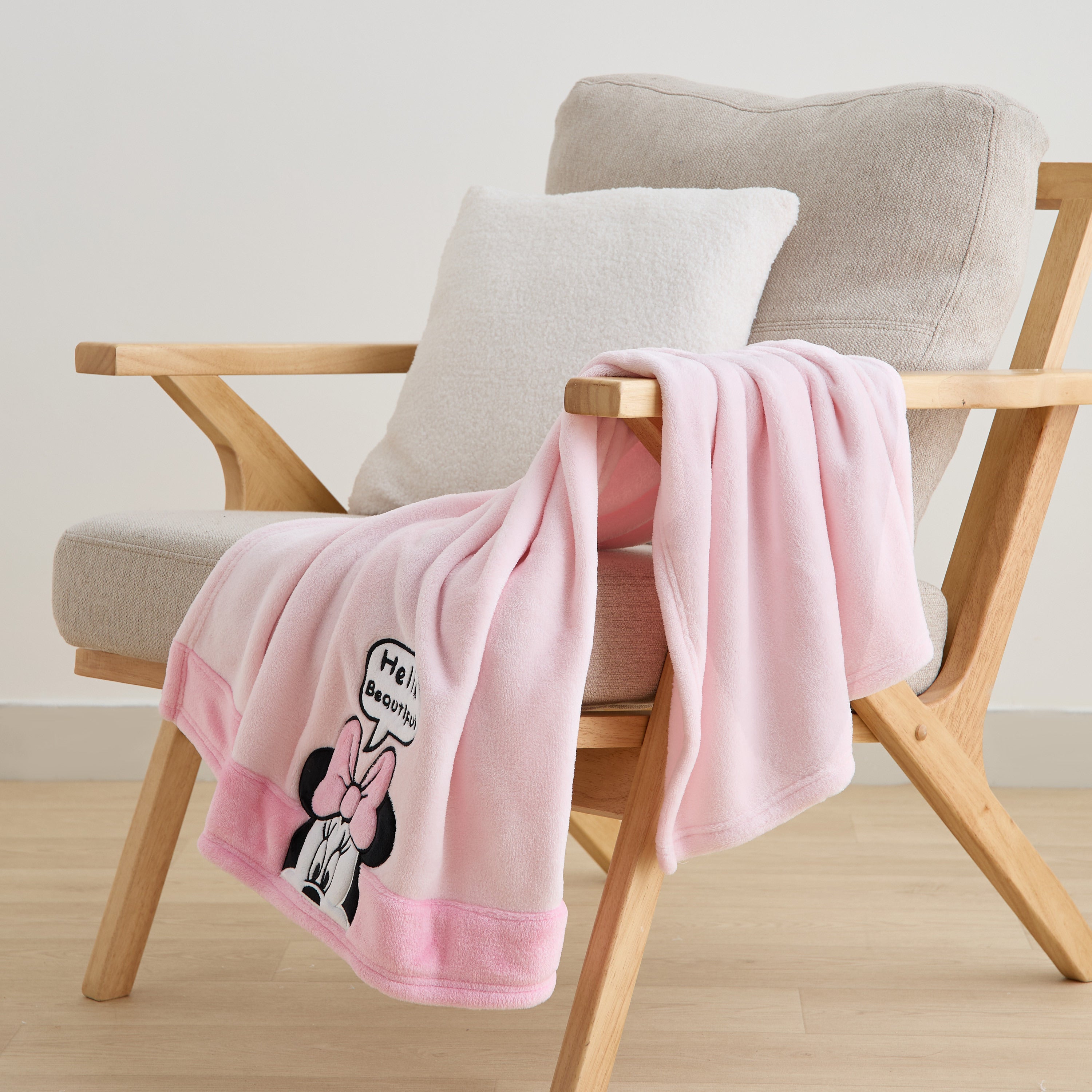 Disney Minnie Mouse Applique Raschel Blanket - 76x102 cm