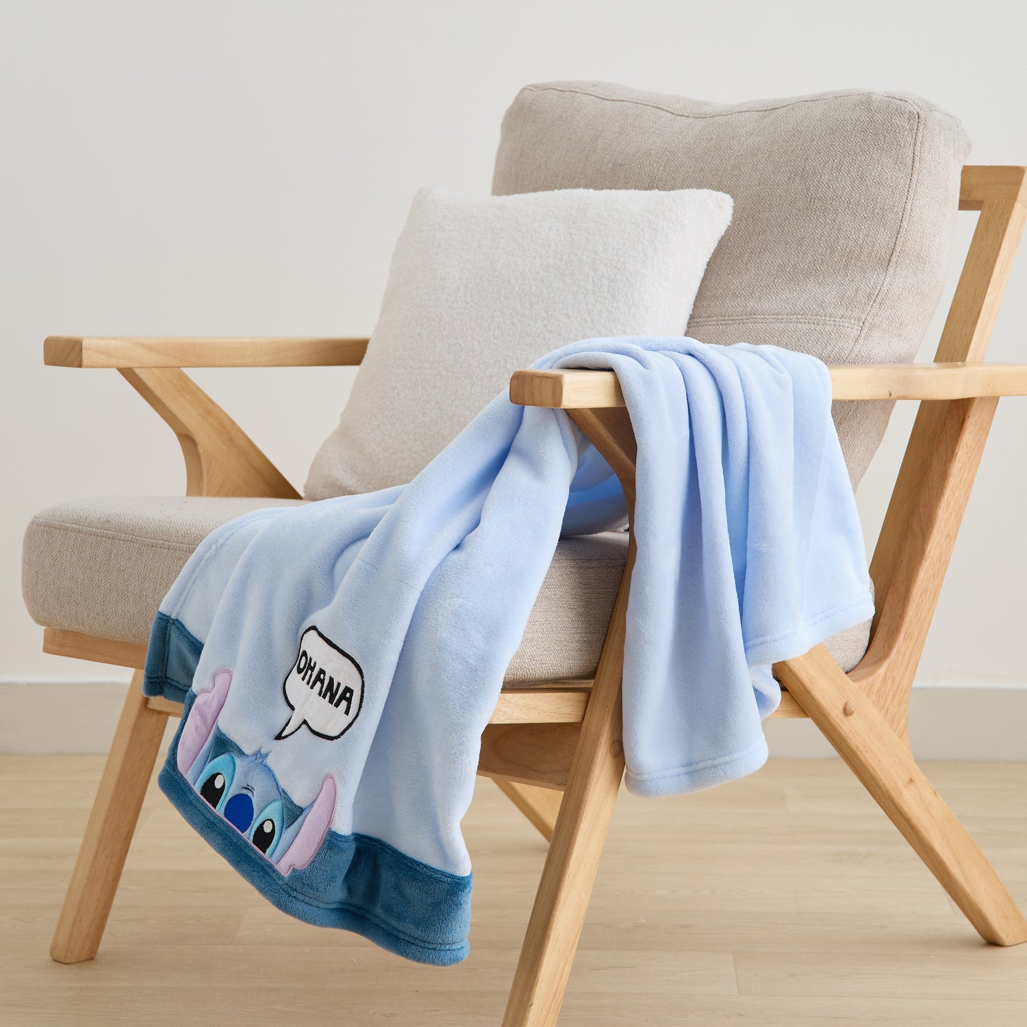 Disney Peek a Boo Stitch Print Blanket - 76x102 cm