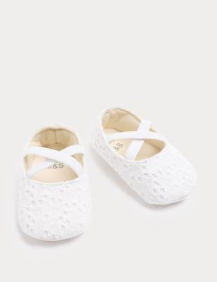 Baby Broderie Ballet Pram Shoes (0-18 Mths)
