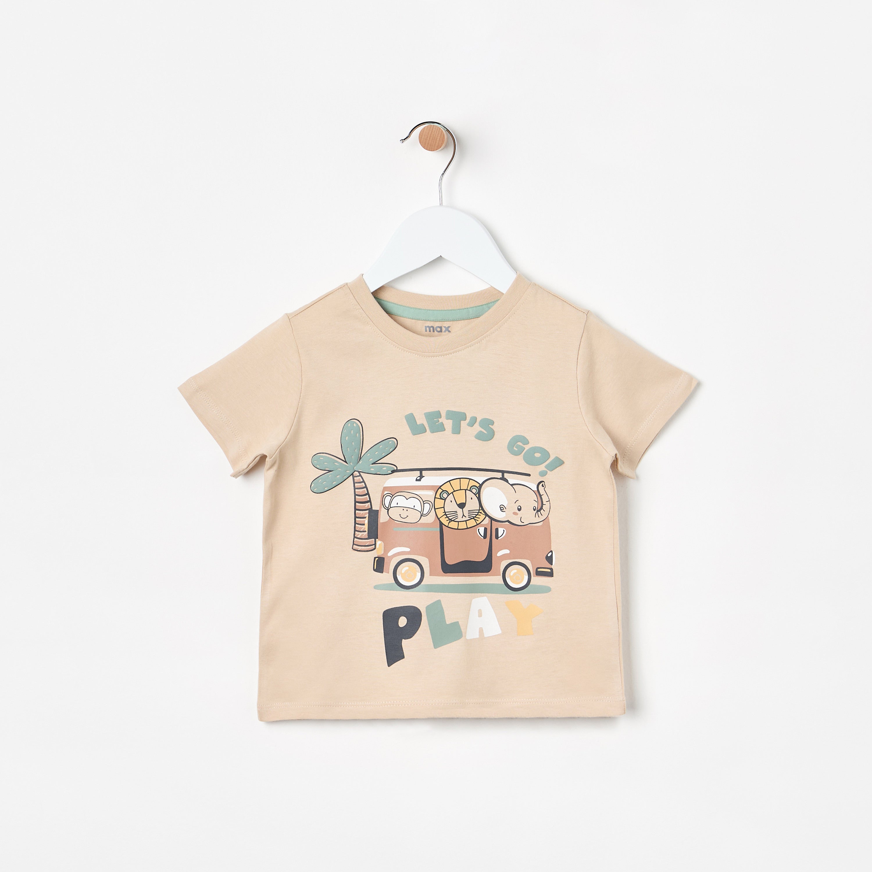 Graphic Print T-shirt and Plain Shorts Set
