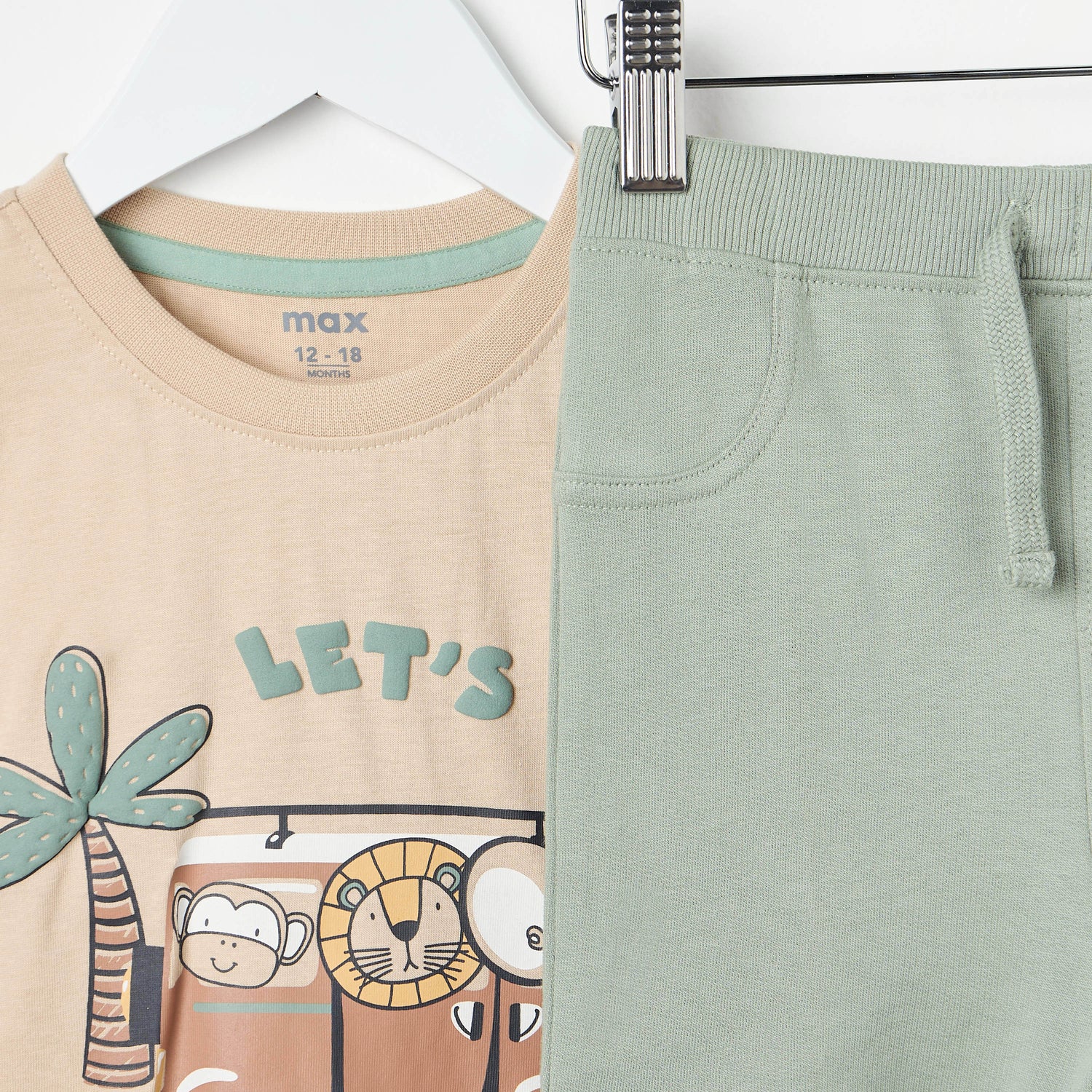 Graphic Print T-shirt and Plain Shorts Set
