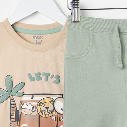 Graphic Print T-shirt and Plain Shorts Set