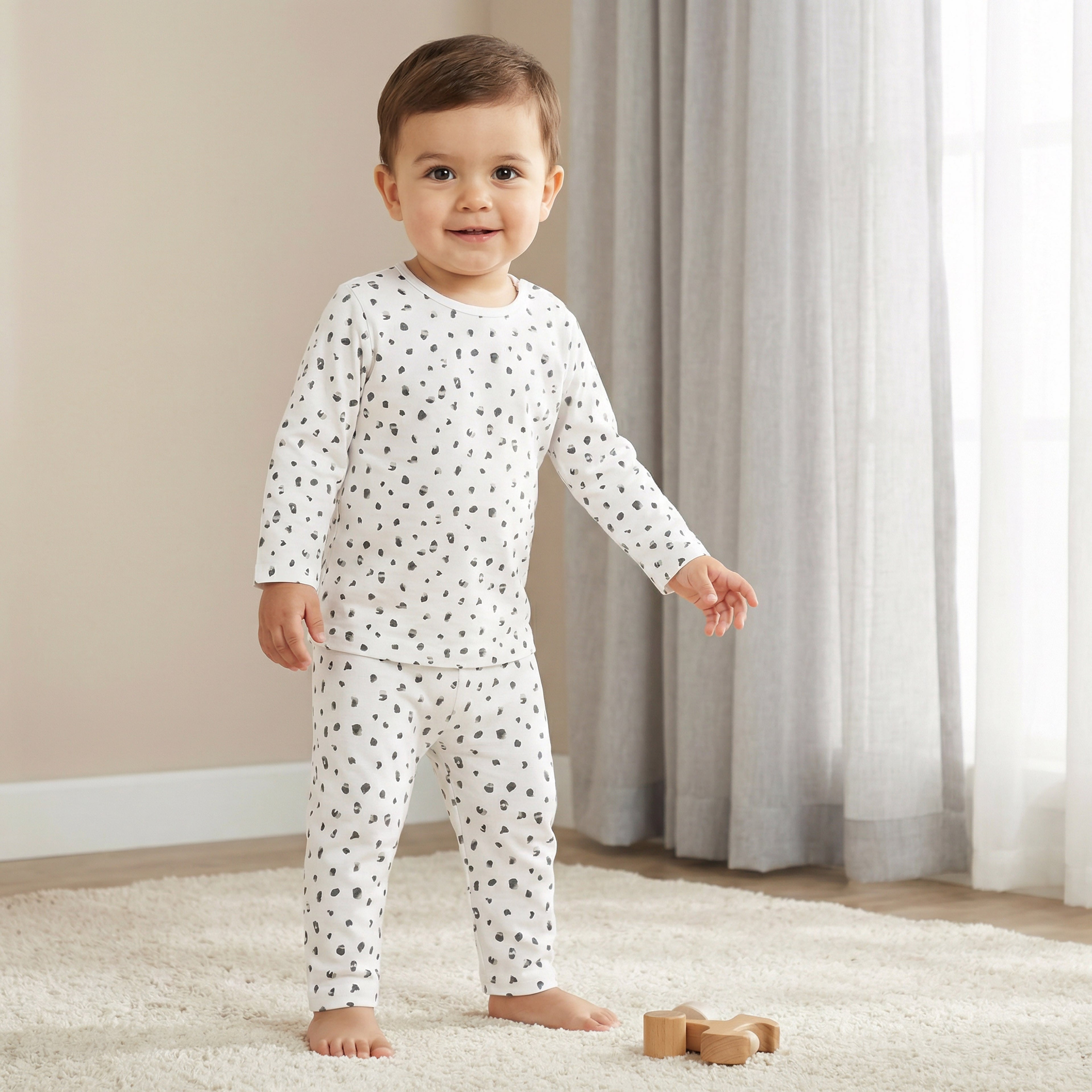 Juniors Giraffe Print T-shirt and Pyjama Set