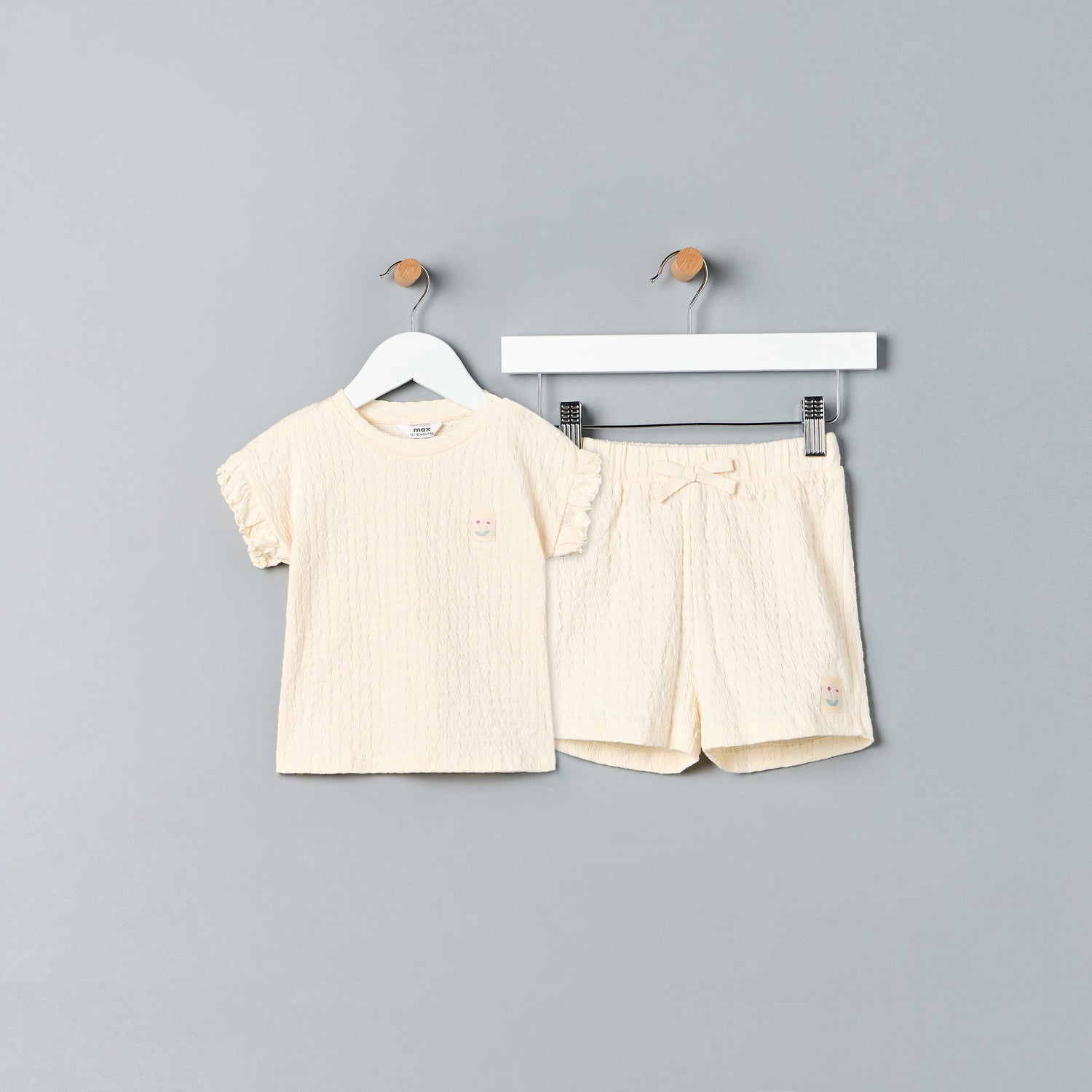 Textured T-shirt and Shorts Set - Cream / 12-18 mths