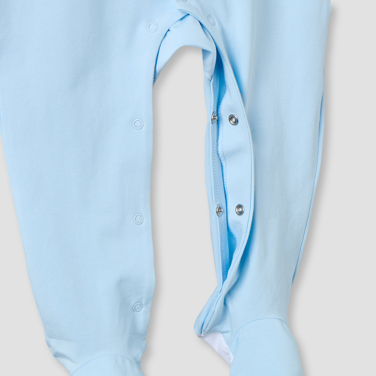 Juniors Cotton Round Neck Long Sleeves Sleepsuit with Snap Button Closure