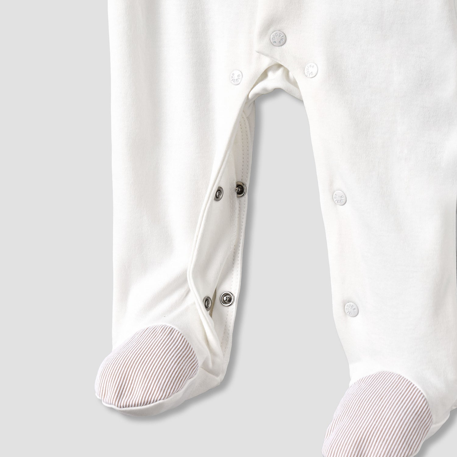 Giggles Cotton Round Neck Long Sleeves Sleepsuit with Snap Button Closure
