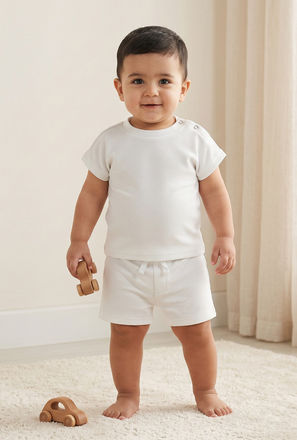 Juniors Crew Neck Short Sleeves T-shirt and Shorts Set with Textured Design