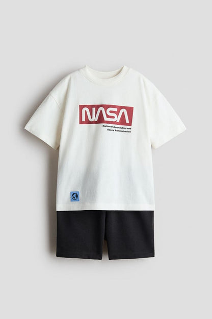 2-piece T-shirt and sweatshorts set
