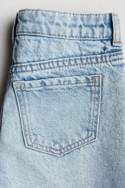 Frayed denim shorts
