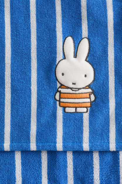 Appliquéd baby towel cape