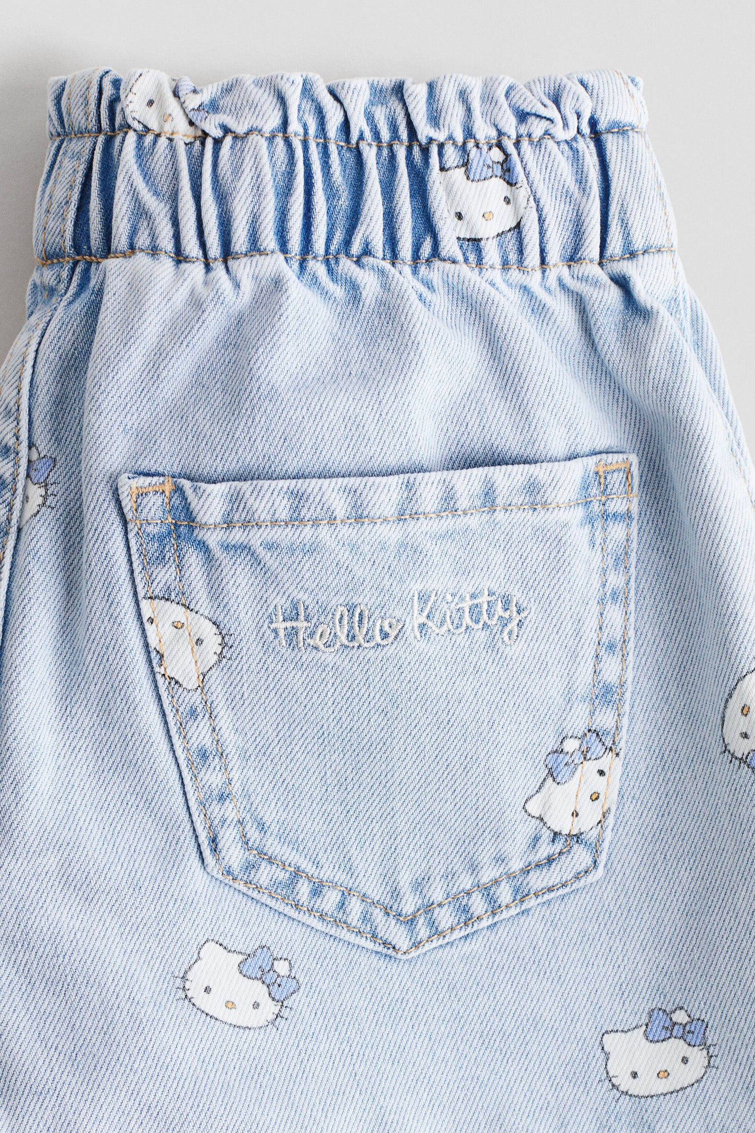 Loose Fit denim shorts