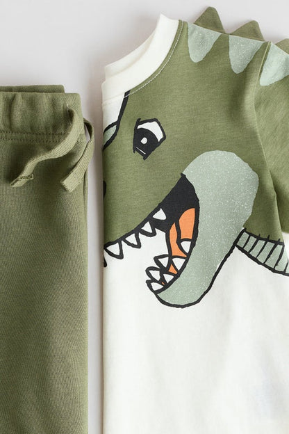 2-piece T-shirt and sweatshorts set