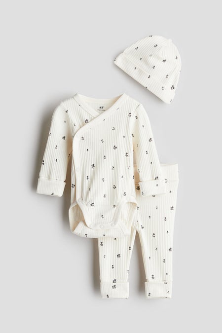 Adjustable fit set