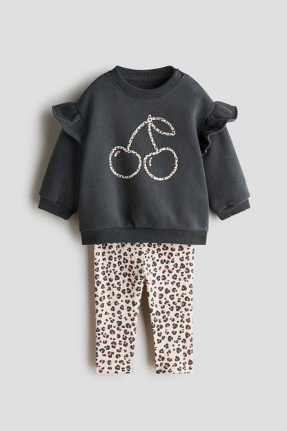 2-piece sweatshirt and leggings set