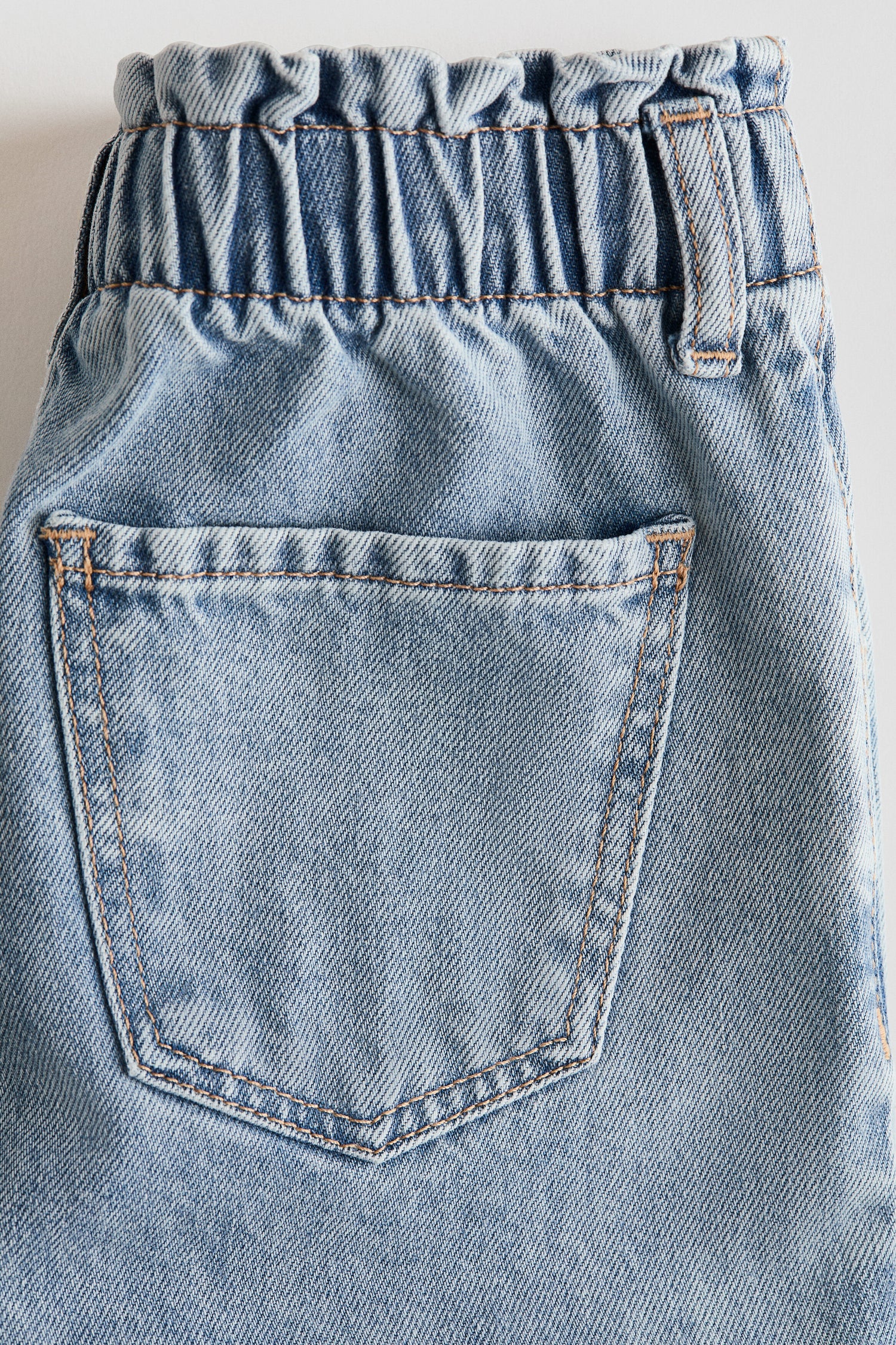 Loose Fit Tapered jeans