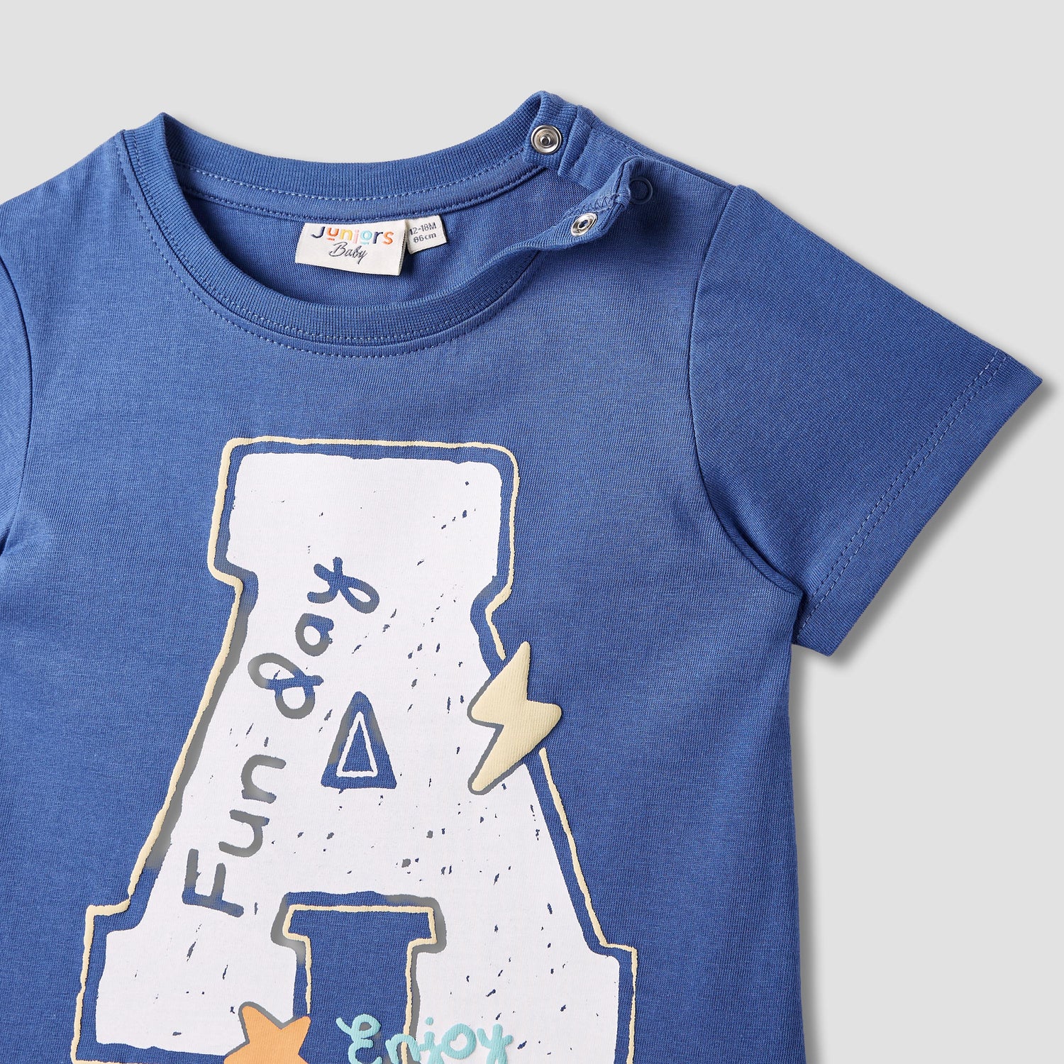 Juniors Graphic Print T-shirt with Short Sleeves