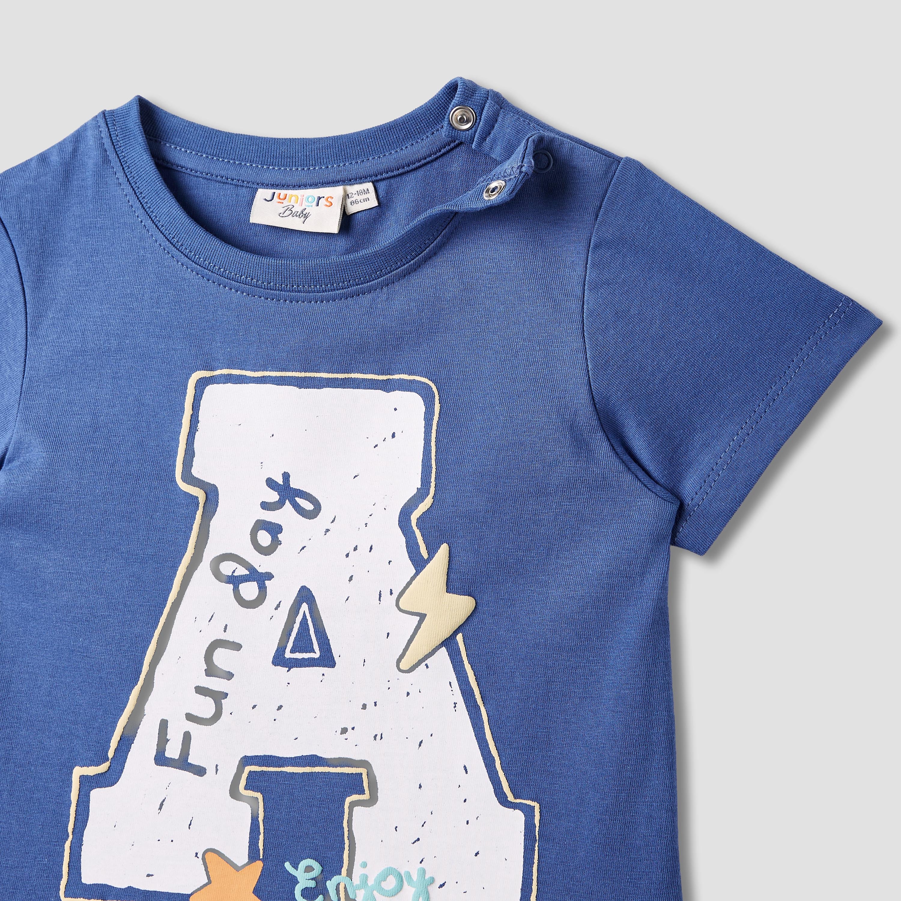 Juniors Graphic Print T-shirt with Short Sleeves