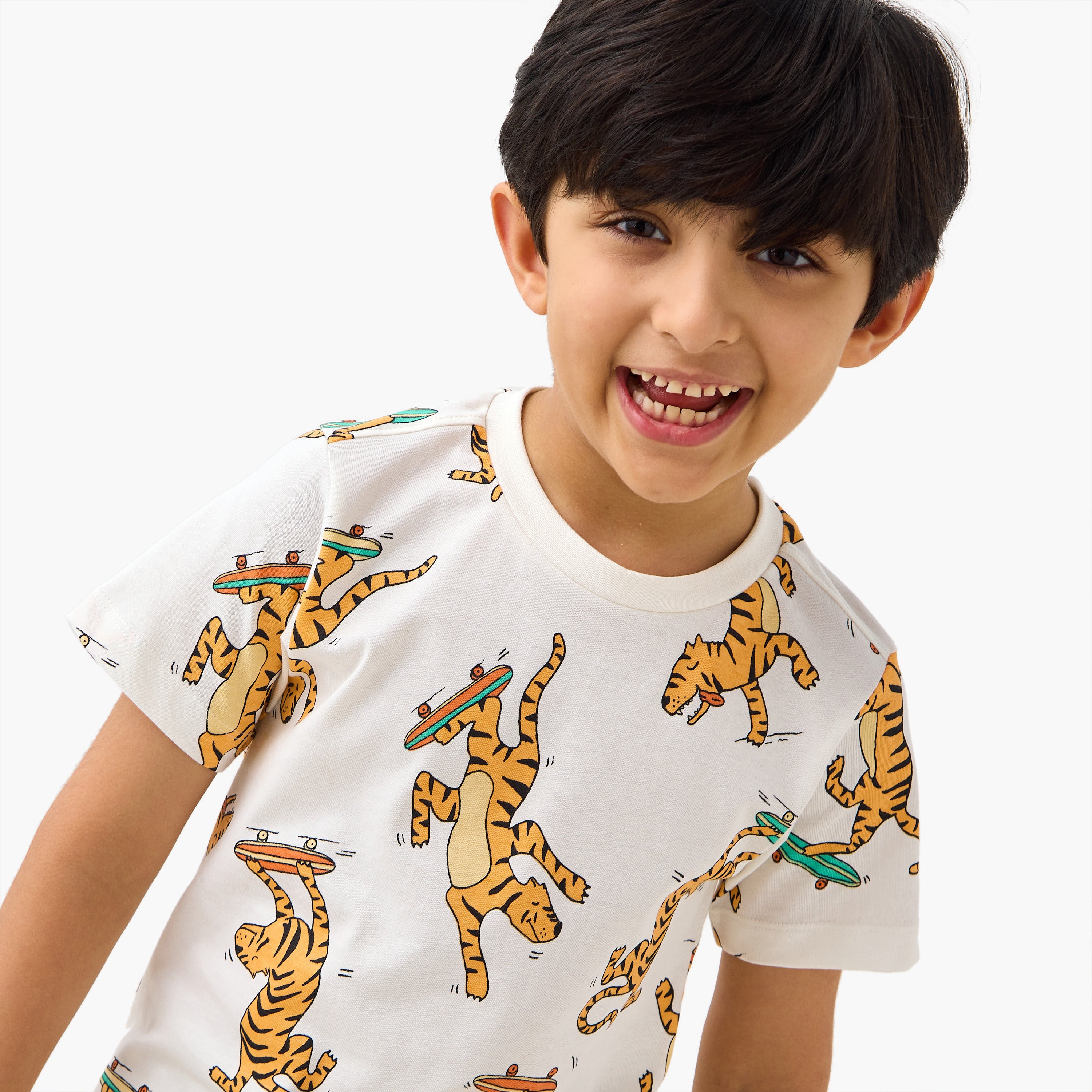 Juniors All-Over Tiger Print T-shirt with Crew Neck