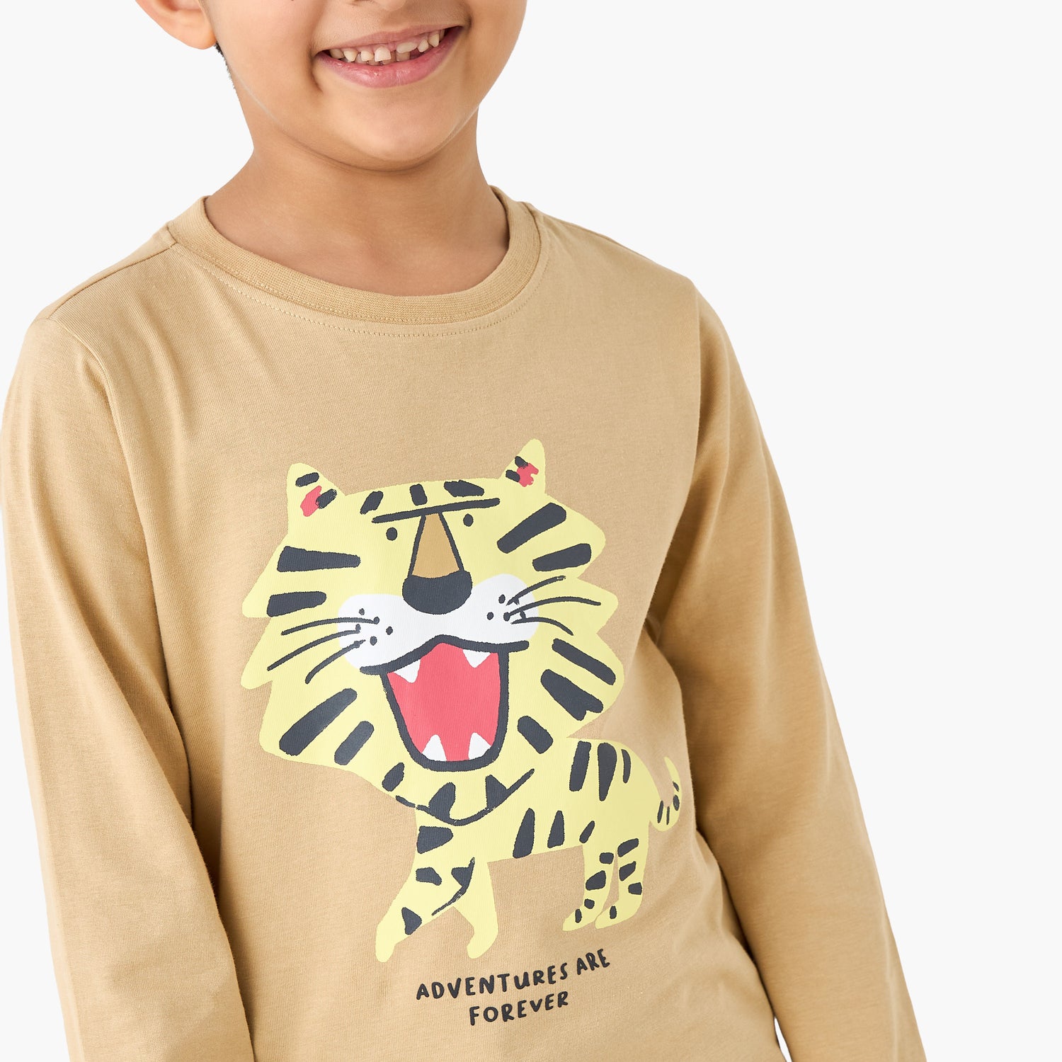 Juniors Tiger Print T-shirt with Long Sleeves