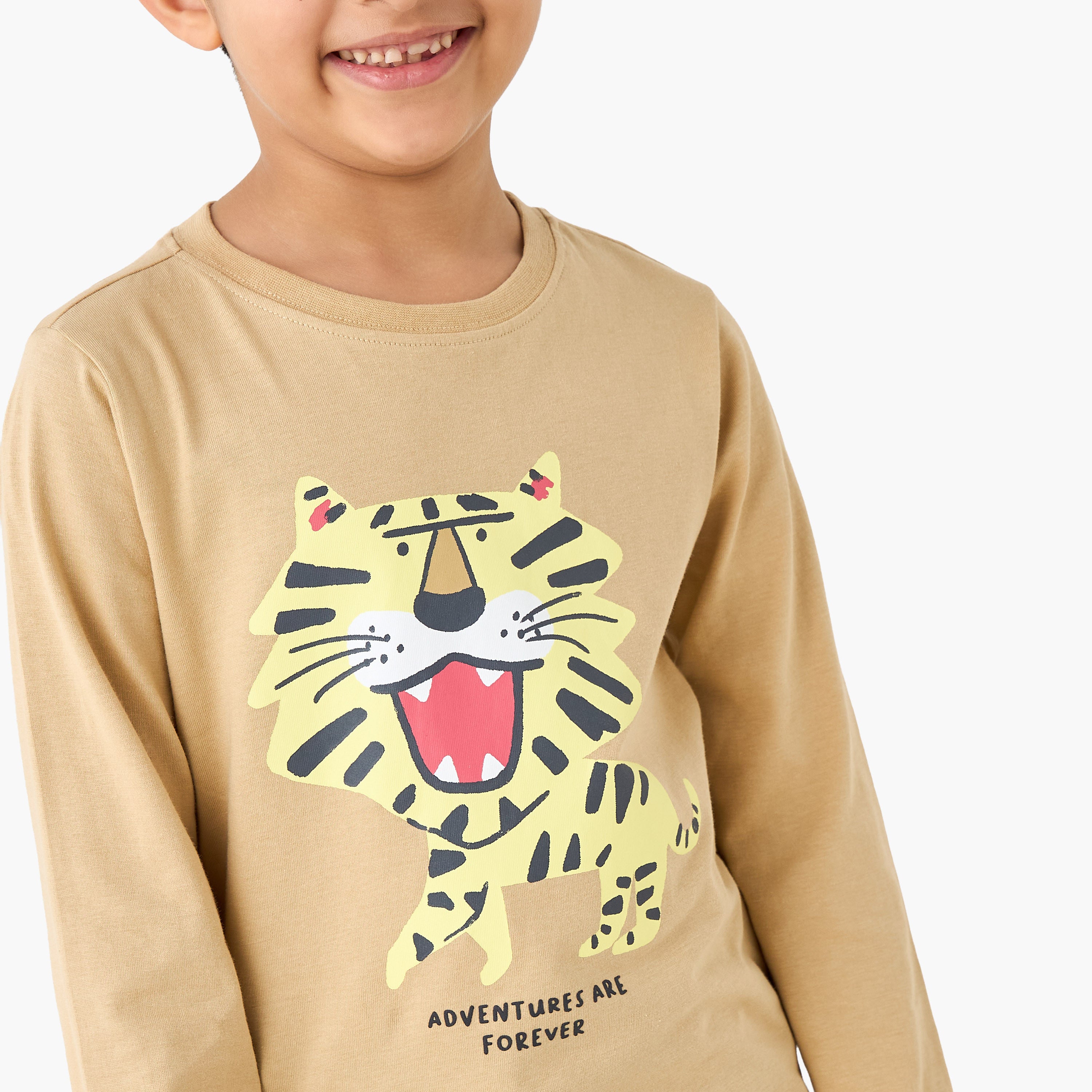 Juniors Tiger Print T-shirt with Long Sleeves