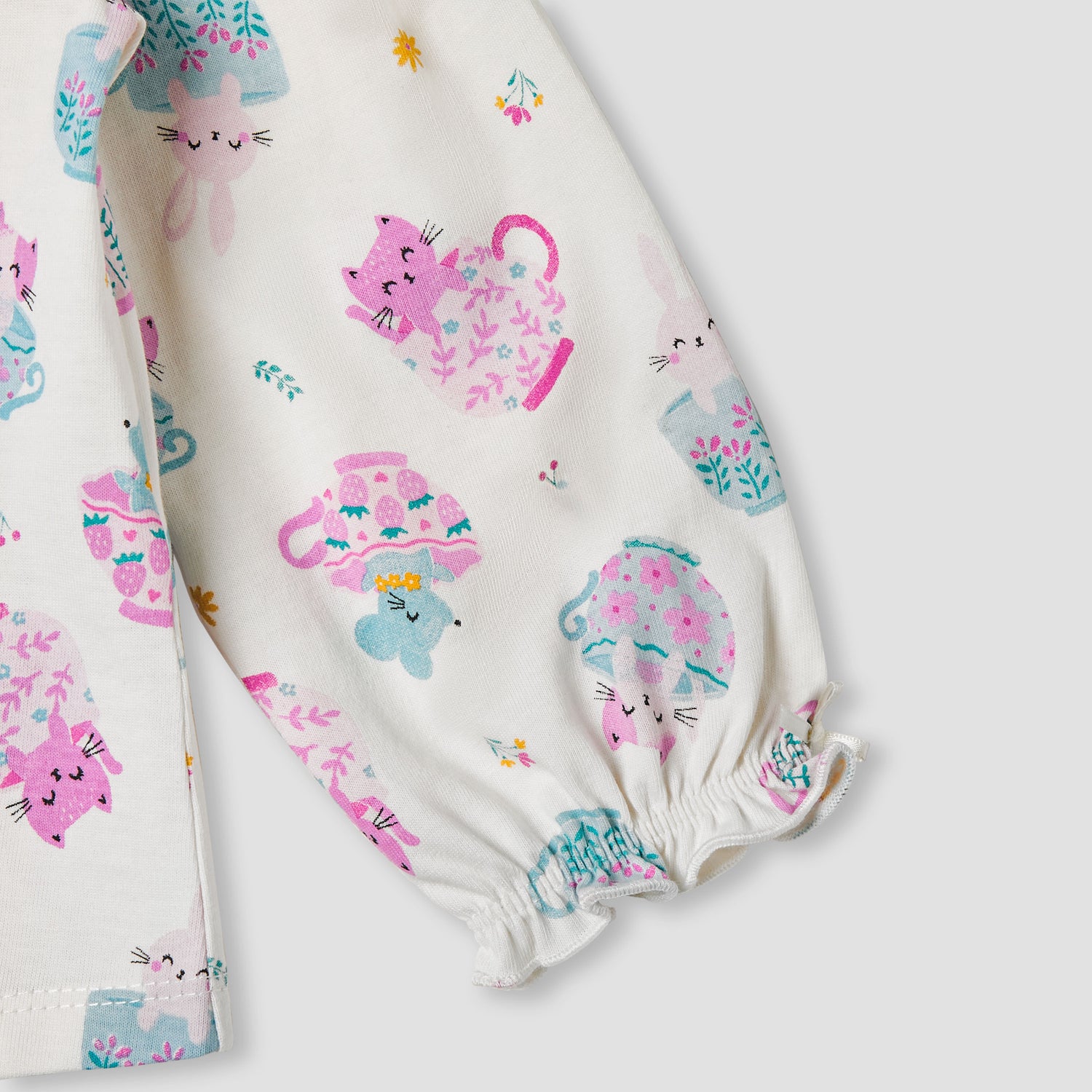 Juniors Printed Top with Long Sleeves