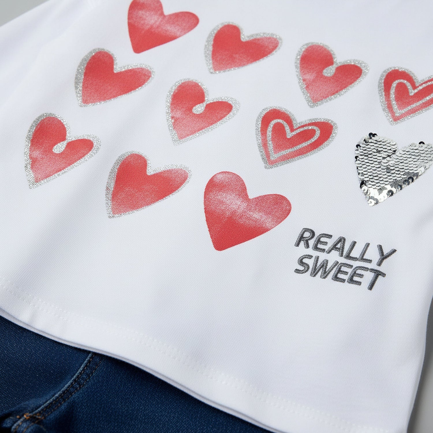 Juniors Crew Neck Long Sleeves T-shirt with Heart Print