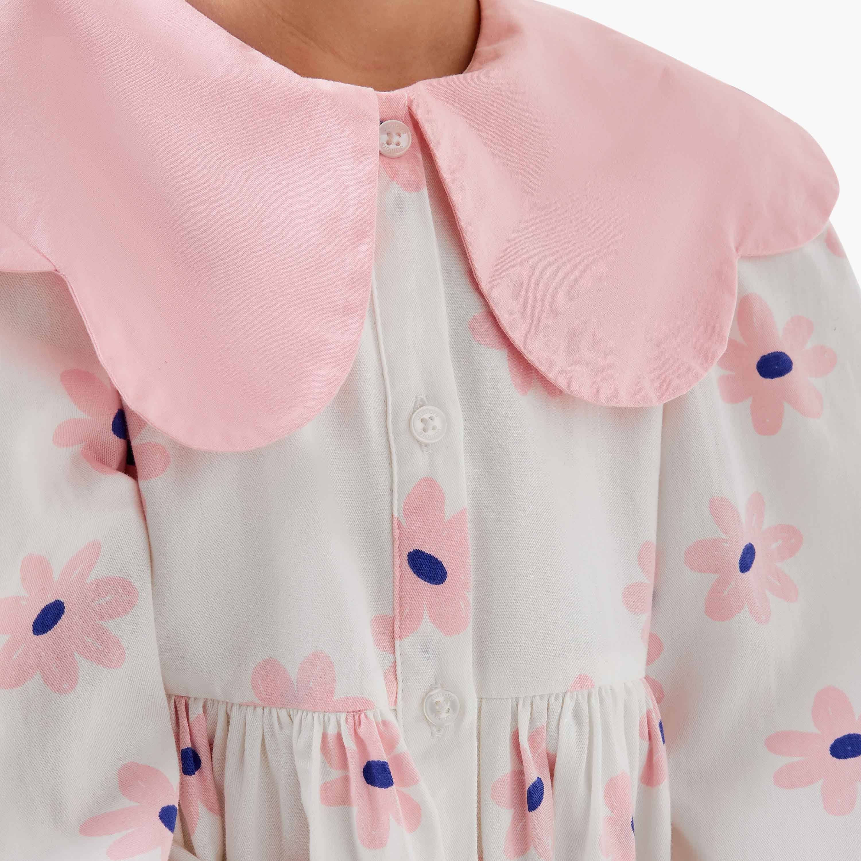 Juniors Peter Pan Collar Long Sleeves Knee Length Dress with Heart Print