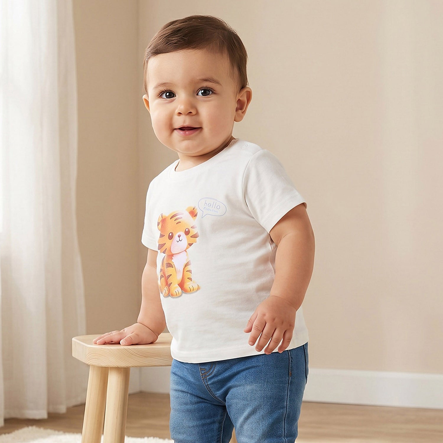 Juniors Round Neck Short Sleeves T-shirt with Tiger Print