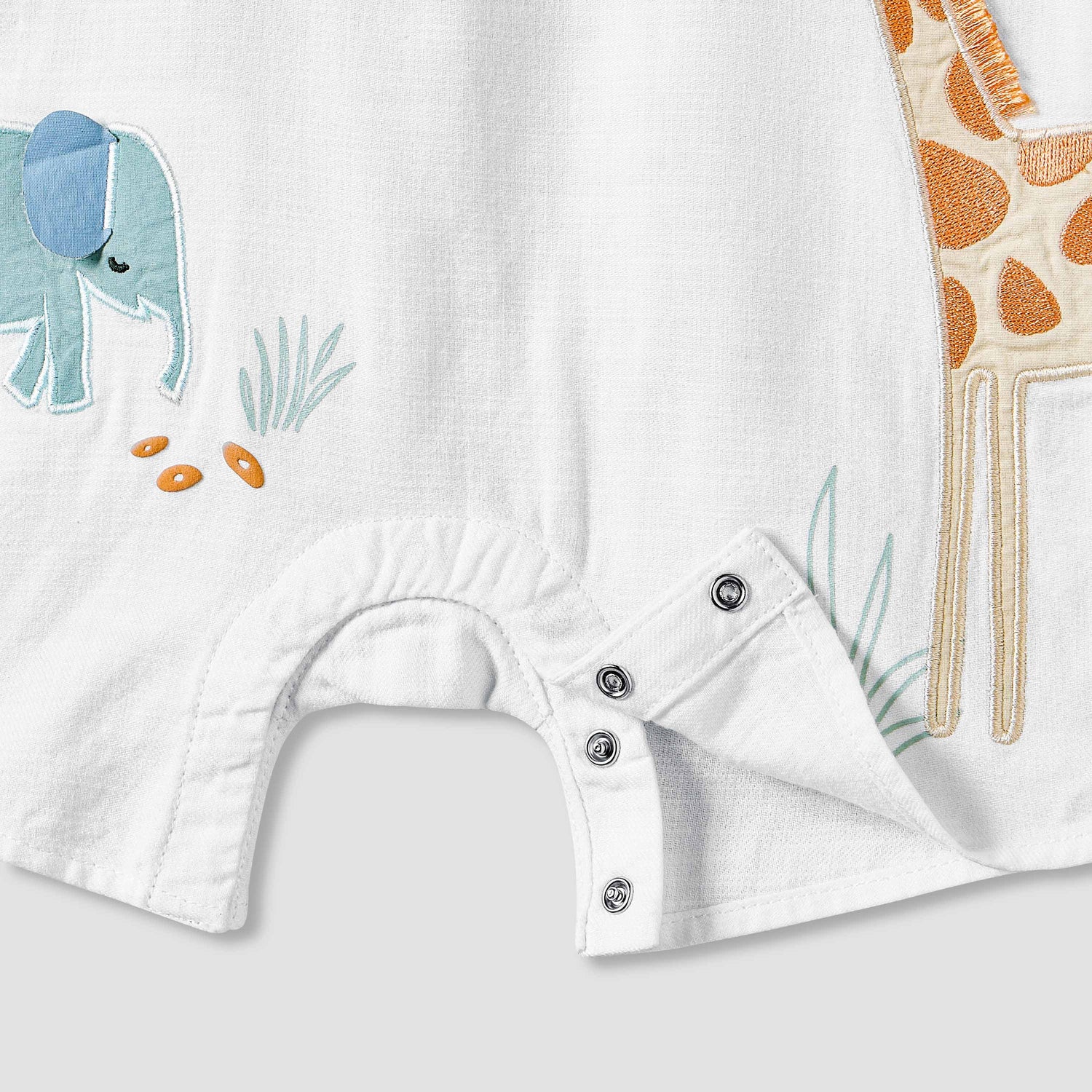 Juniors Collared Short Sleeves Romper with Animal Applique