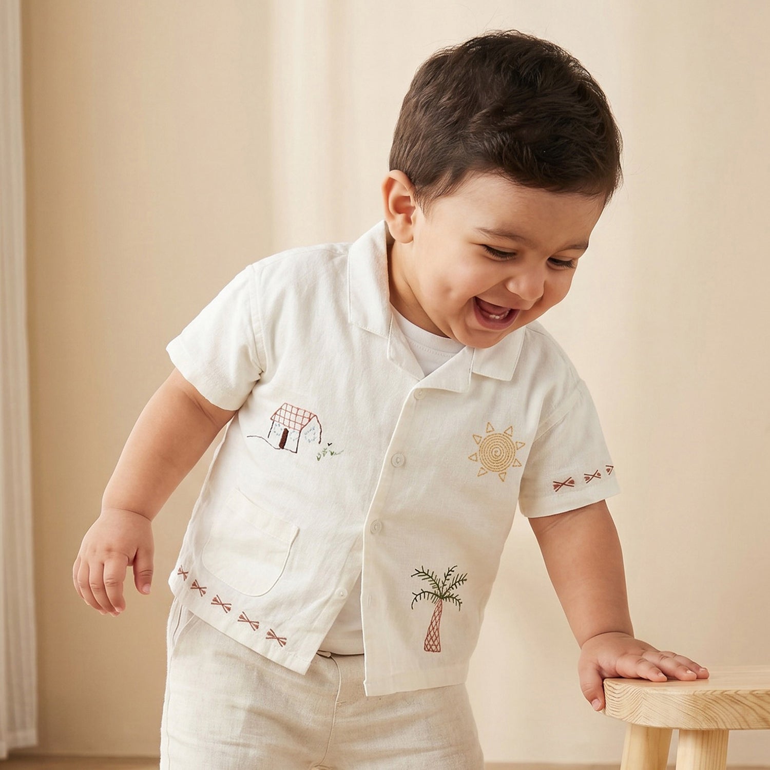 Juniors Short Sleeves Shirt with Embroidery