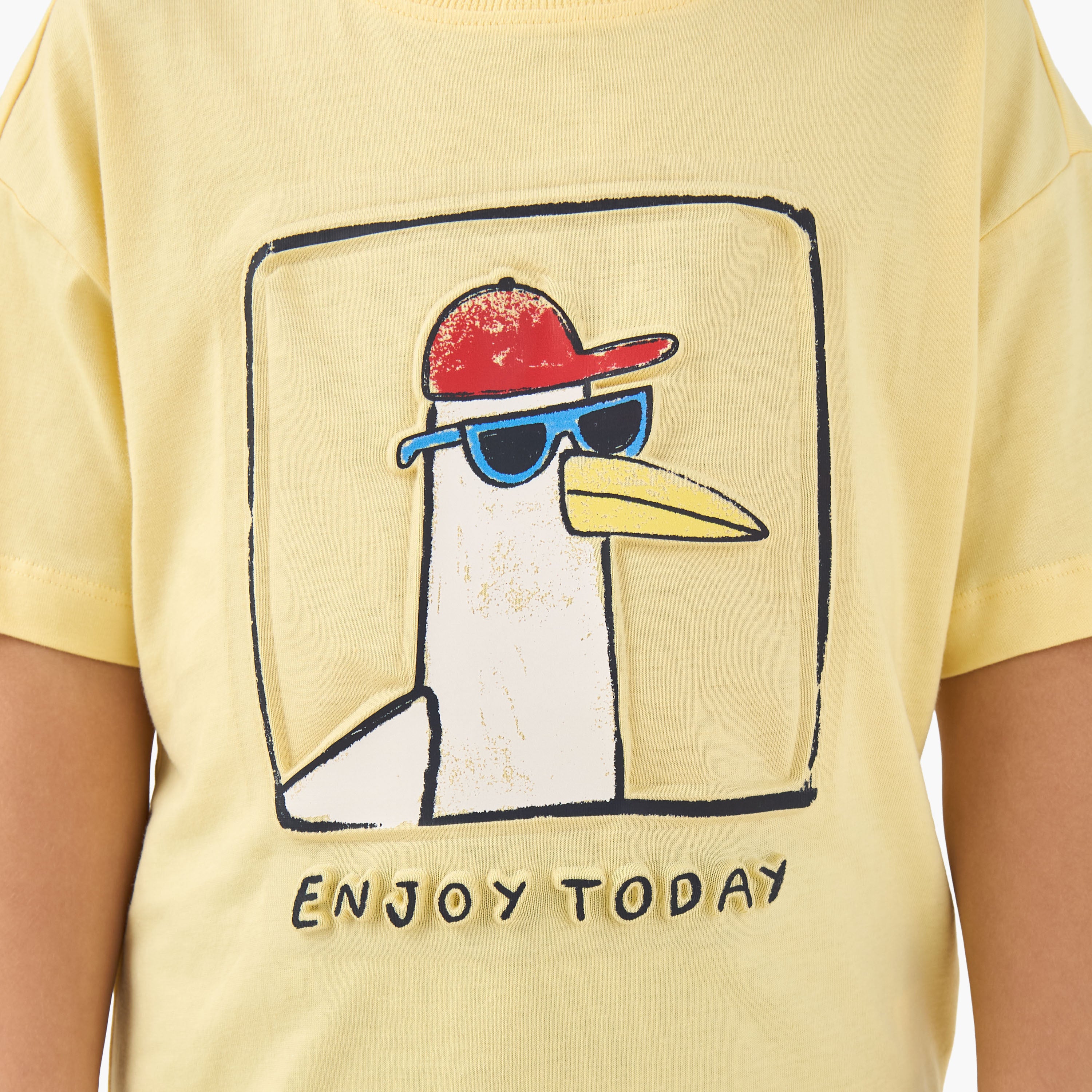 Juniors Crew Neck Short Sleeves T-shirt with Duck Embossed Design