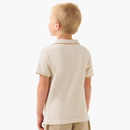 Juniors Collared Short Sleeves T-shirt with Textured Design