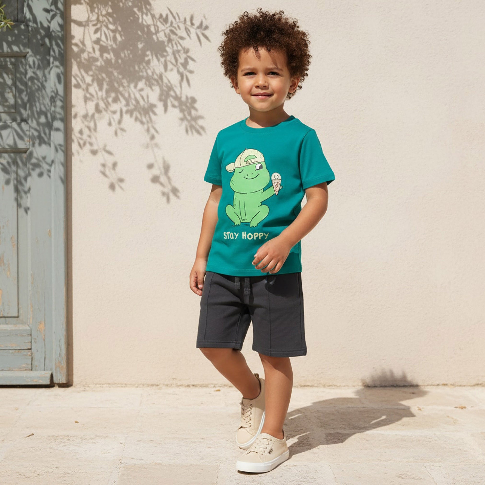 Juniors Crew Neck Short Sleeves T-shirt with Frog Print
