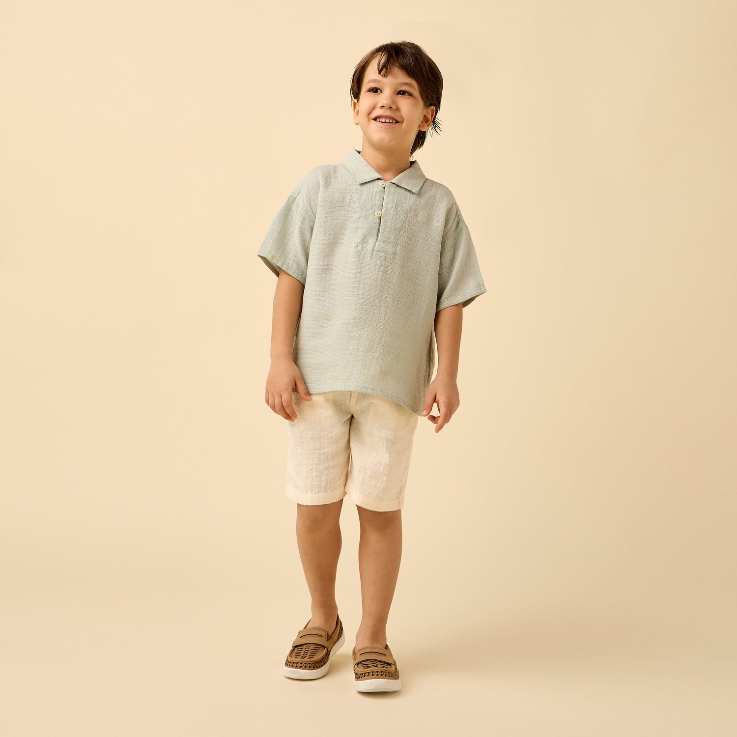 Juniors Short Sleeves Collared T-shirt with Textured Design
