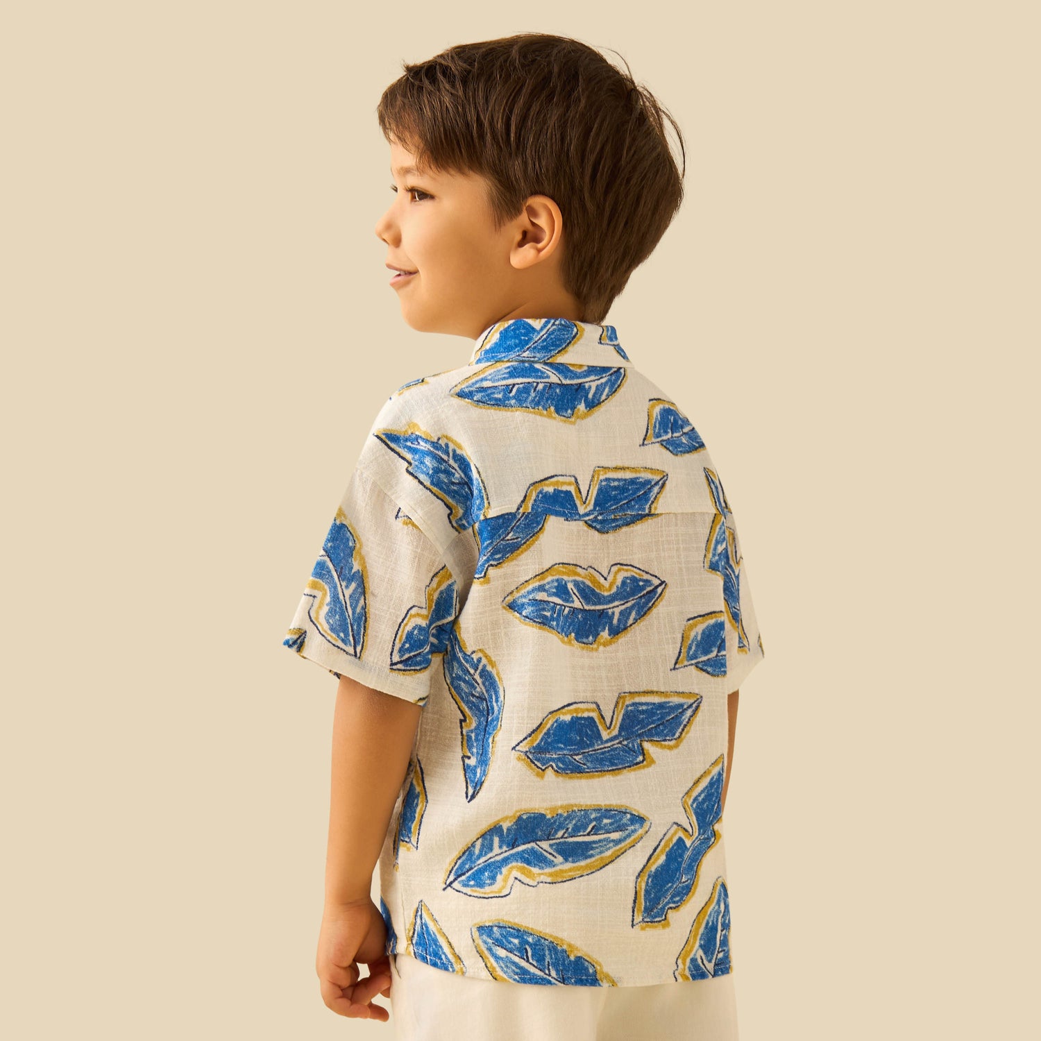 Juniors Short Sleeve Shirt with Leaf Print