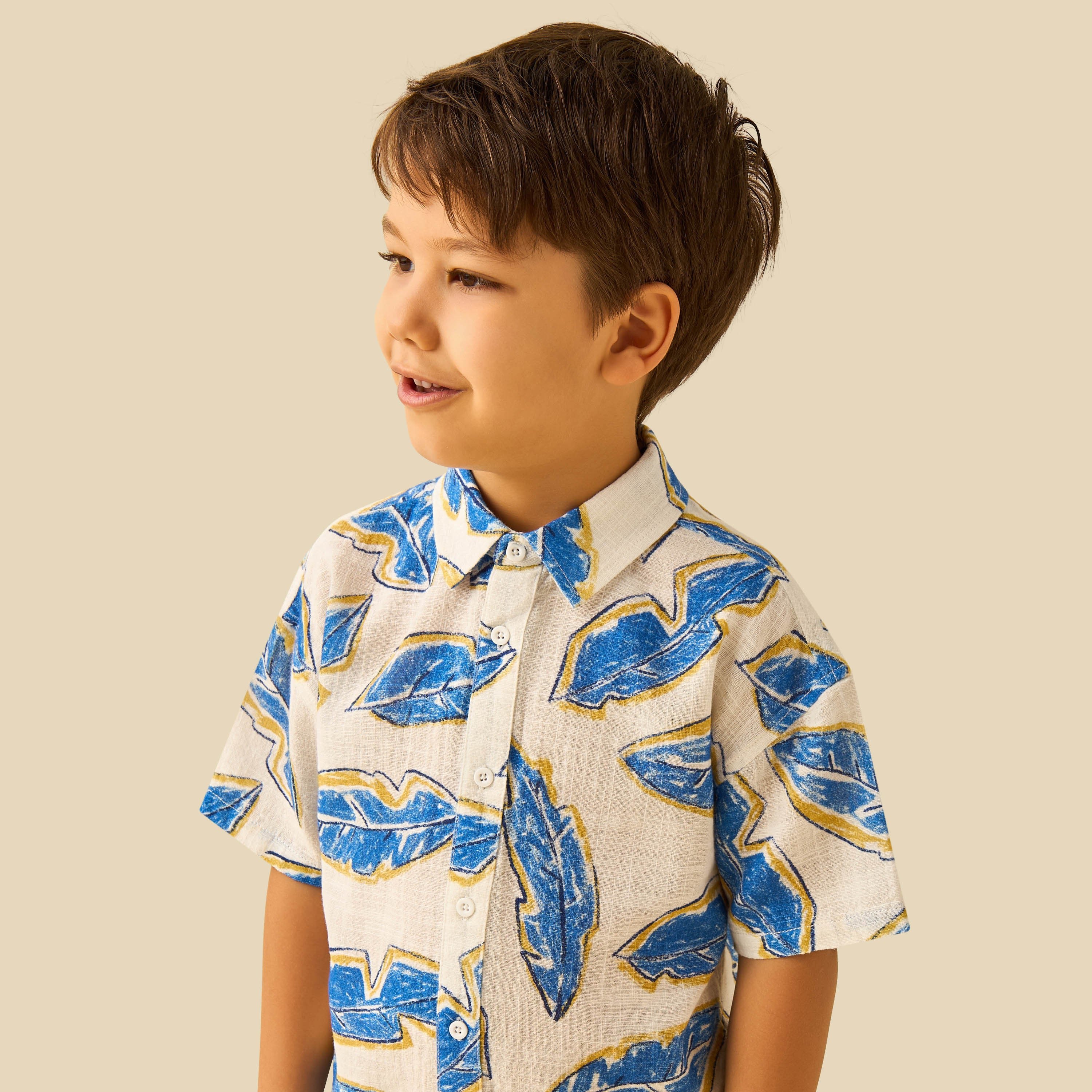 Juniors Short Sleeve Shirt with Leaf Print