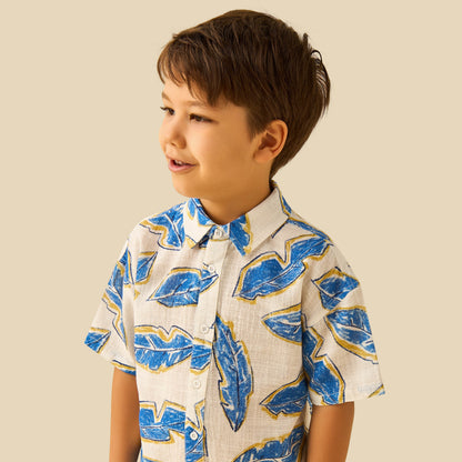 Juniors Short Sleeve Shirt with Leaf Print