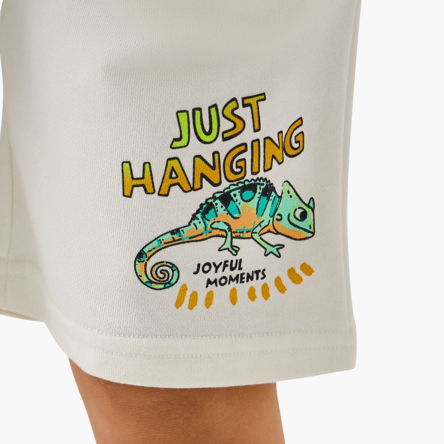Juniors Collared Neck Short Sleeve Polo T-shirt and Shorts Set with Chameleon Print