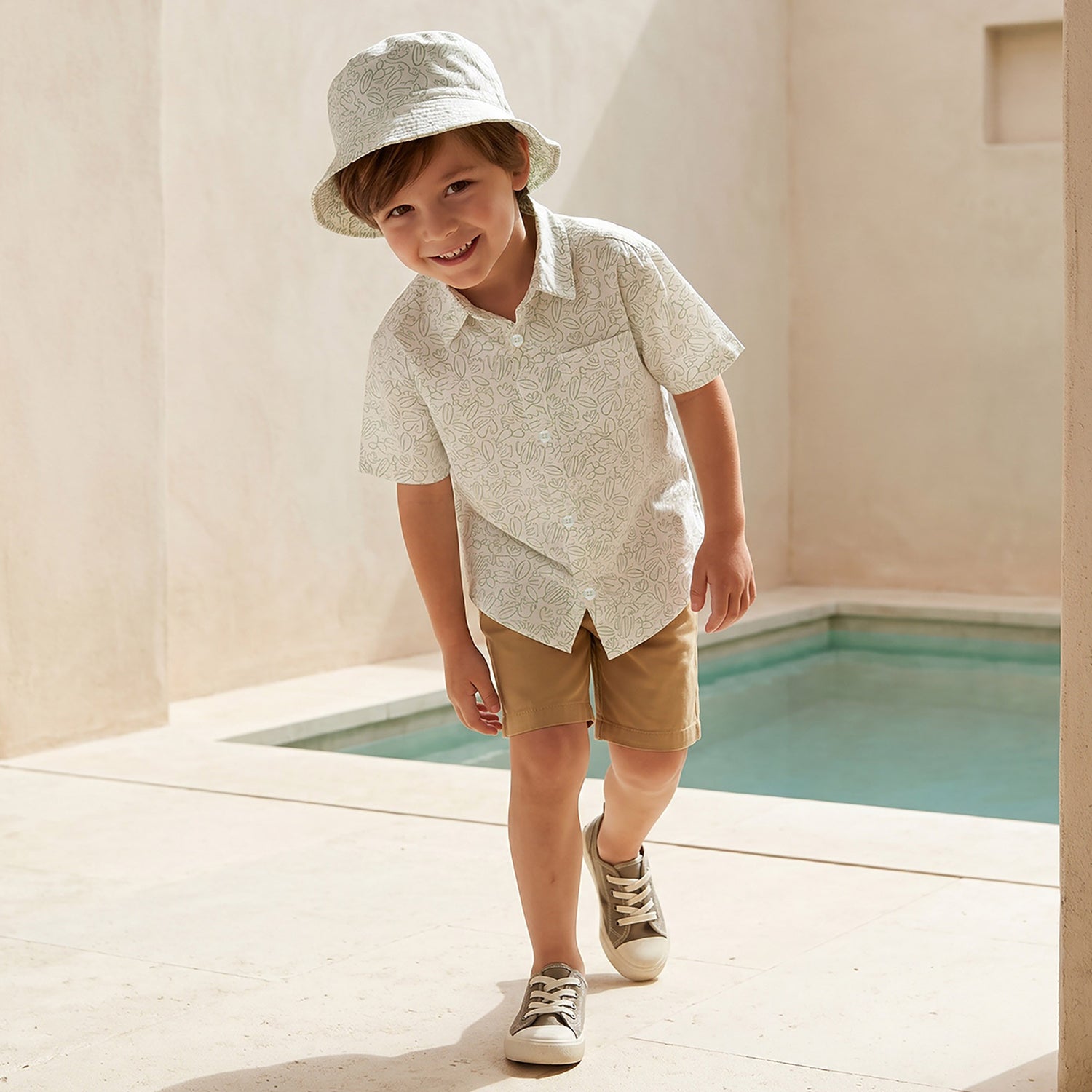 Juniors Collared Short Sleeves Shirt and Shorts Set with Hat - Cream / 4-5 yrs