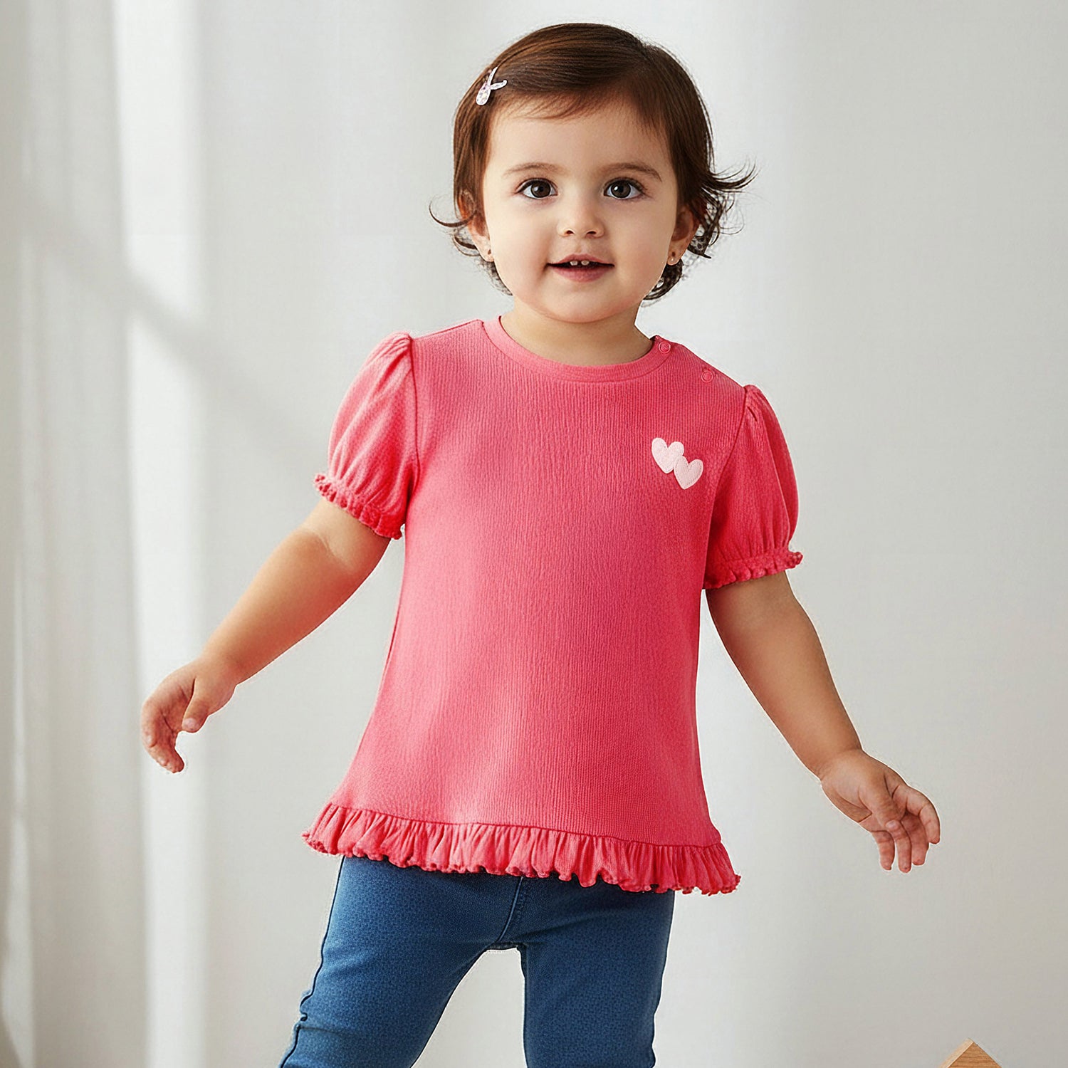 Juniors Round Neck Short Sleeves T-shirt with Heart Applique