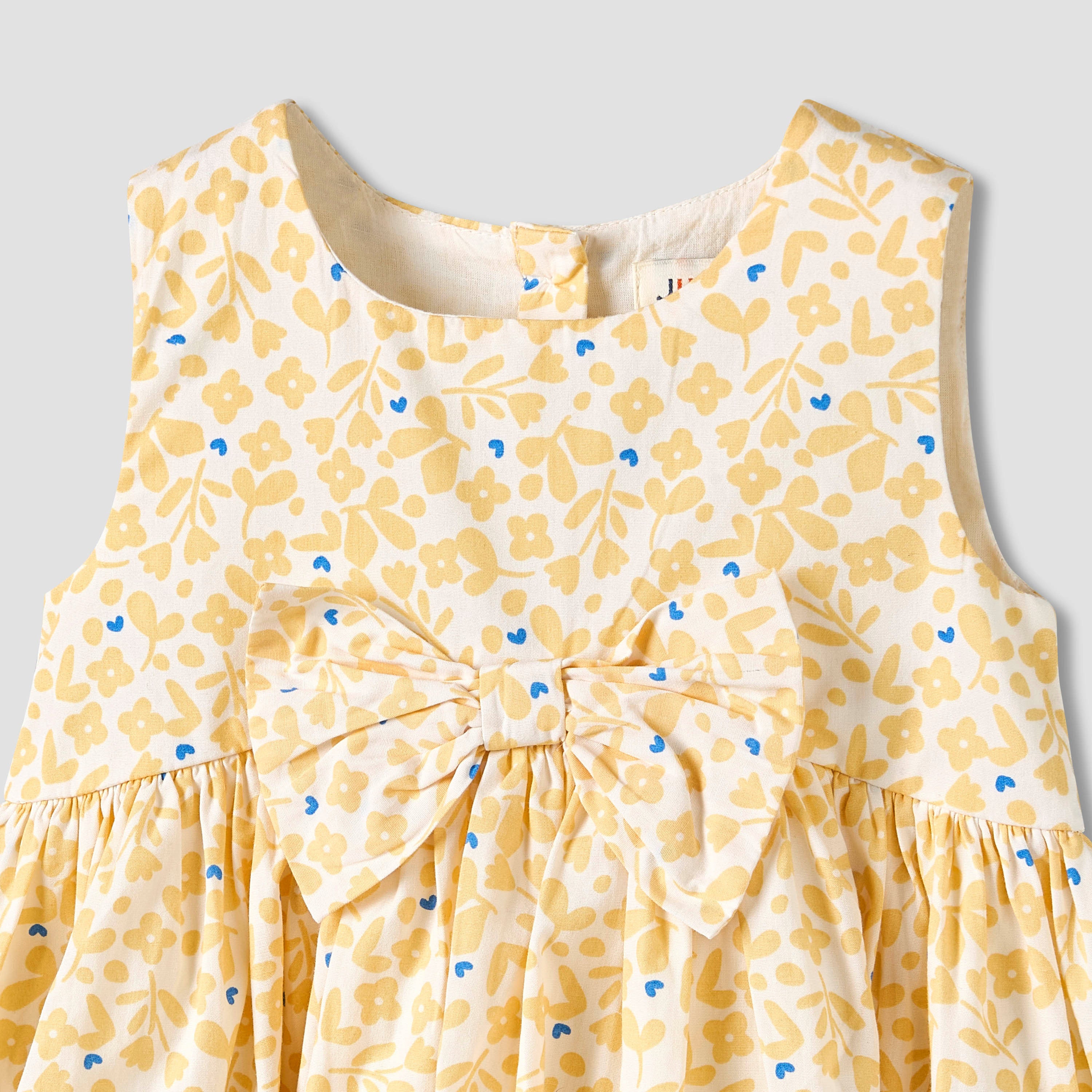 Juniors Round Neck Sleeveless Knee-Length Dress with Floral Print