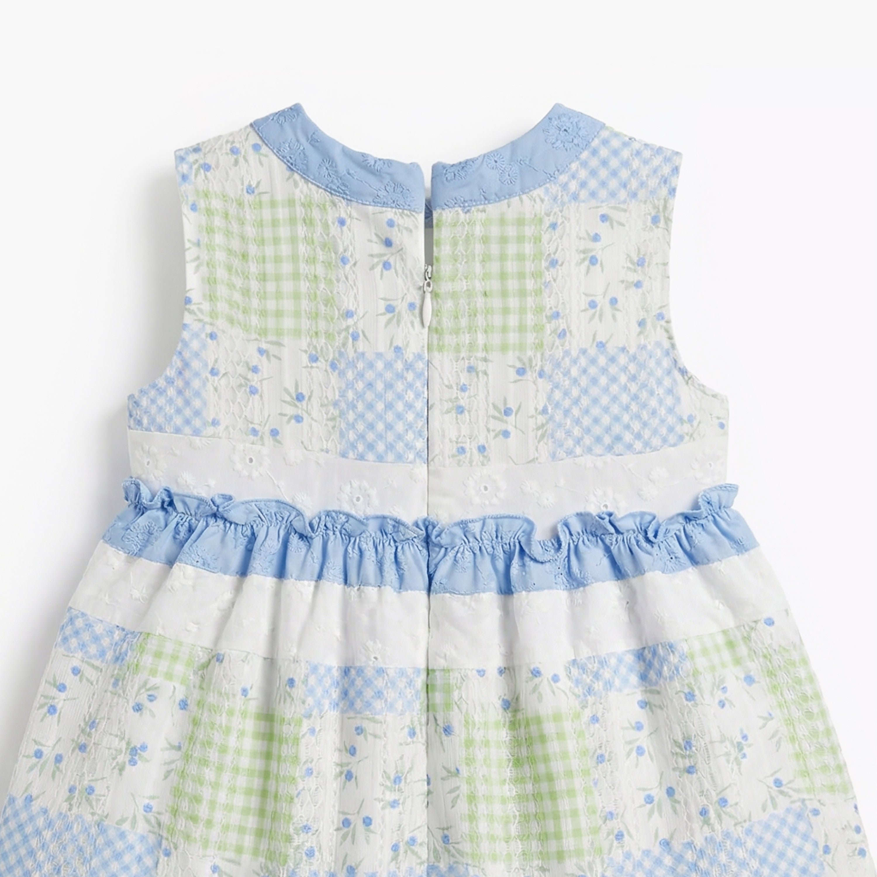 Juniors Round Neck Sleeveless Dress with Print