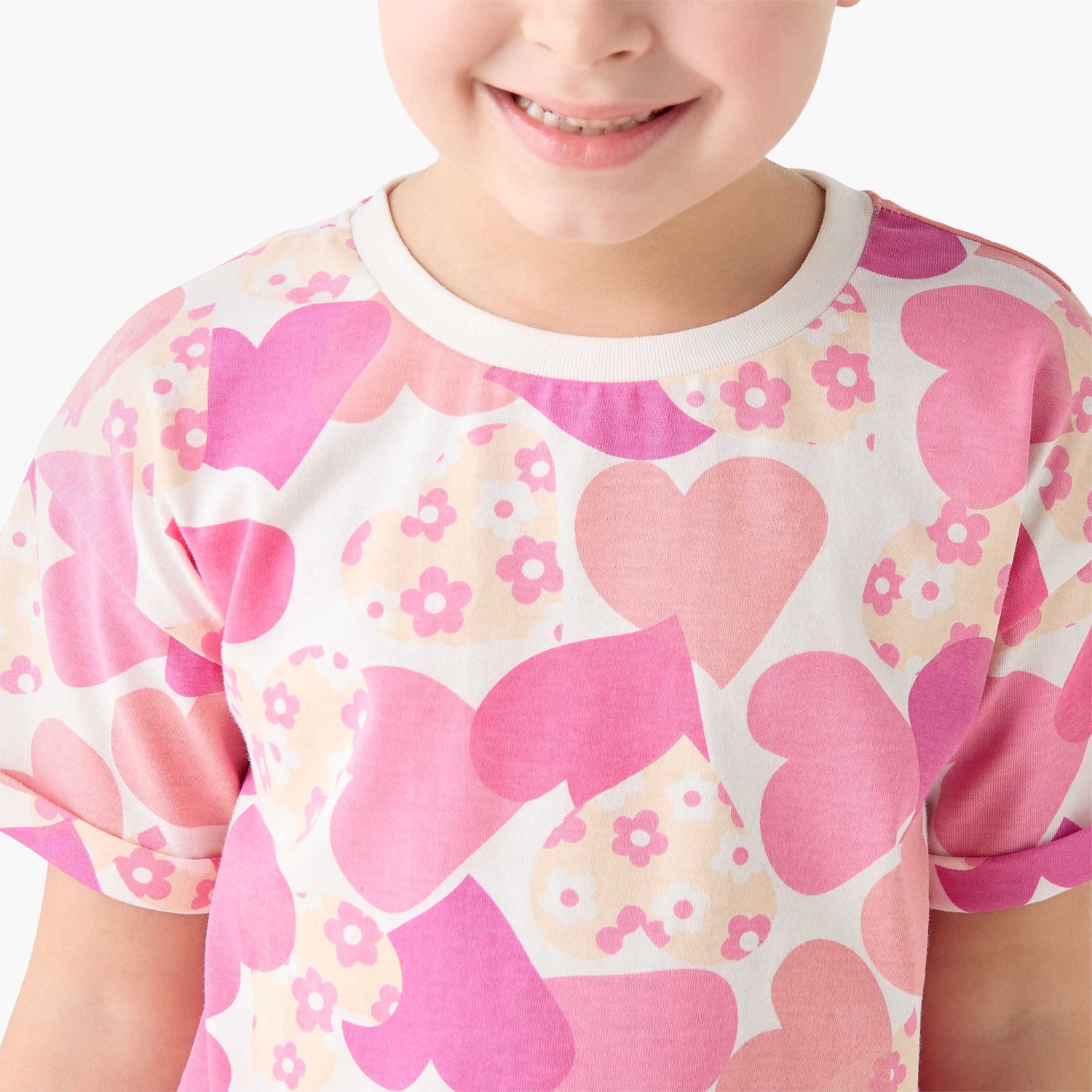 Juniors Crew Neck Short Sleeves T-shirt with Heart Print